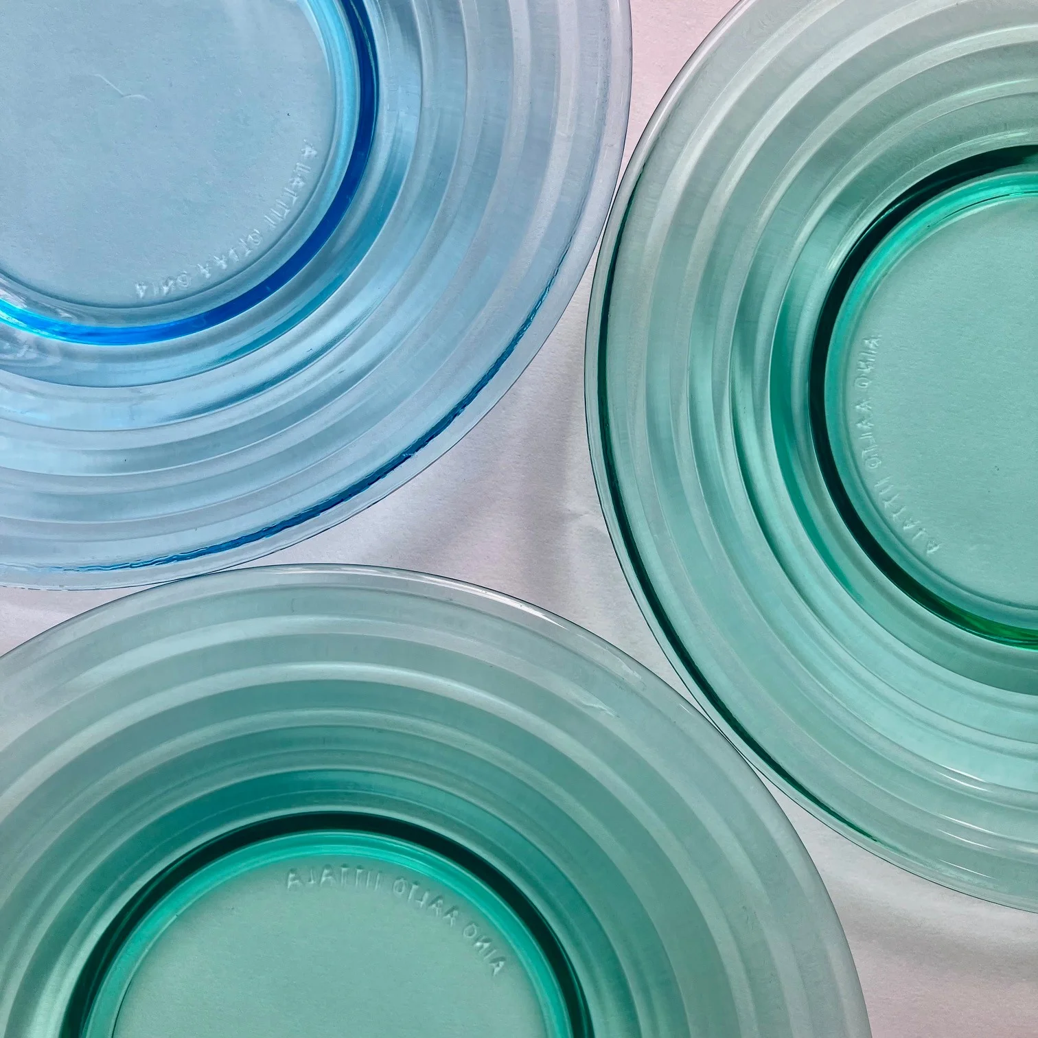 Aino Aalto for Iittala collectible small glass plates x 4 - Green and Blue - Image 2