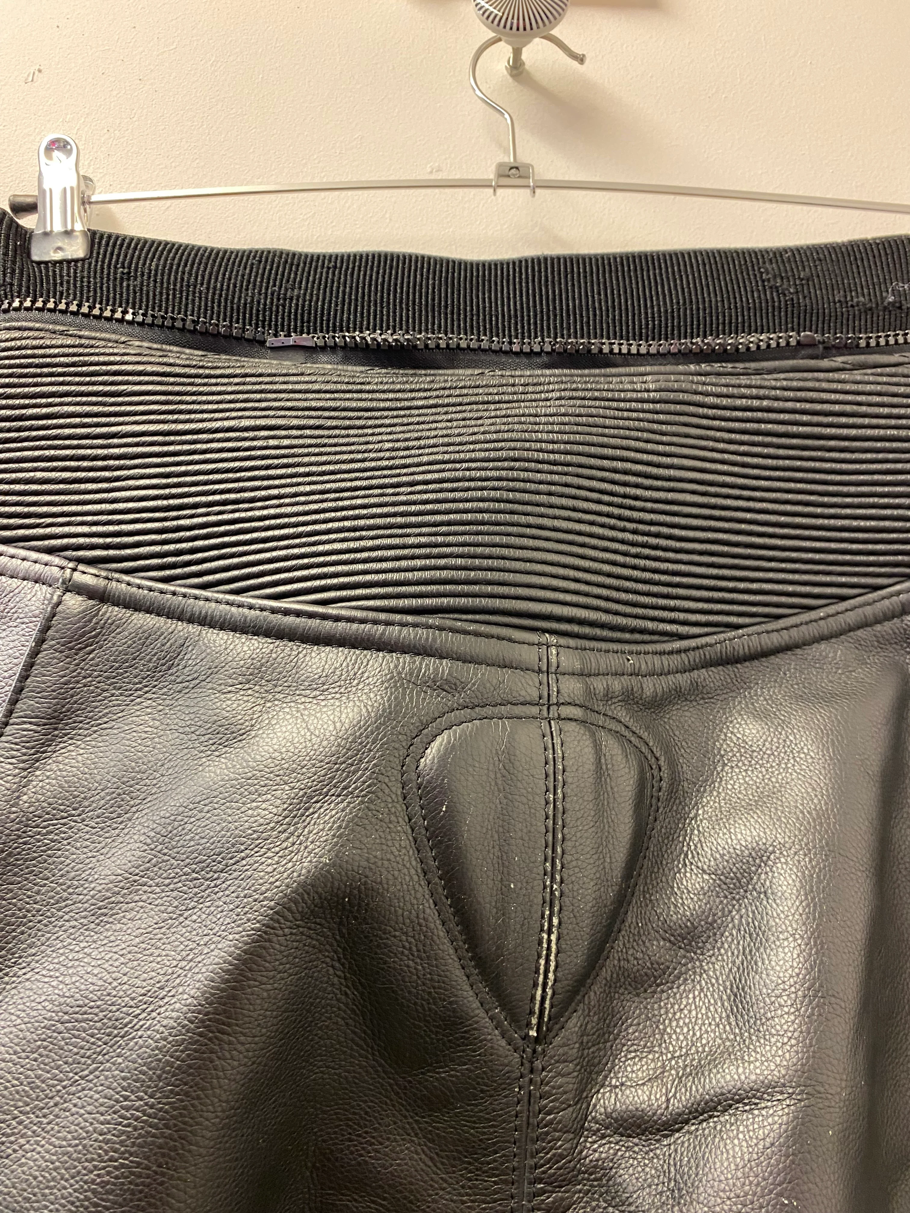 Akito Body Guard CE Protection Leather Biker Trousers Black Size 14 - Image 5
