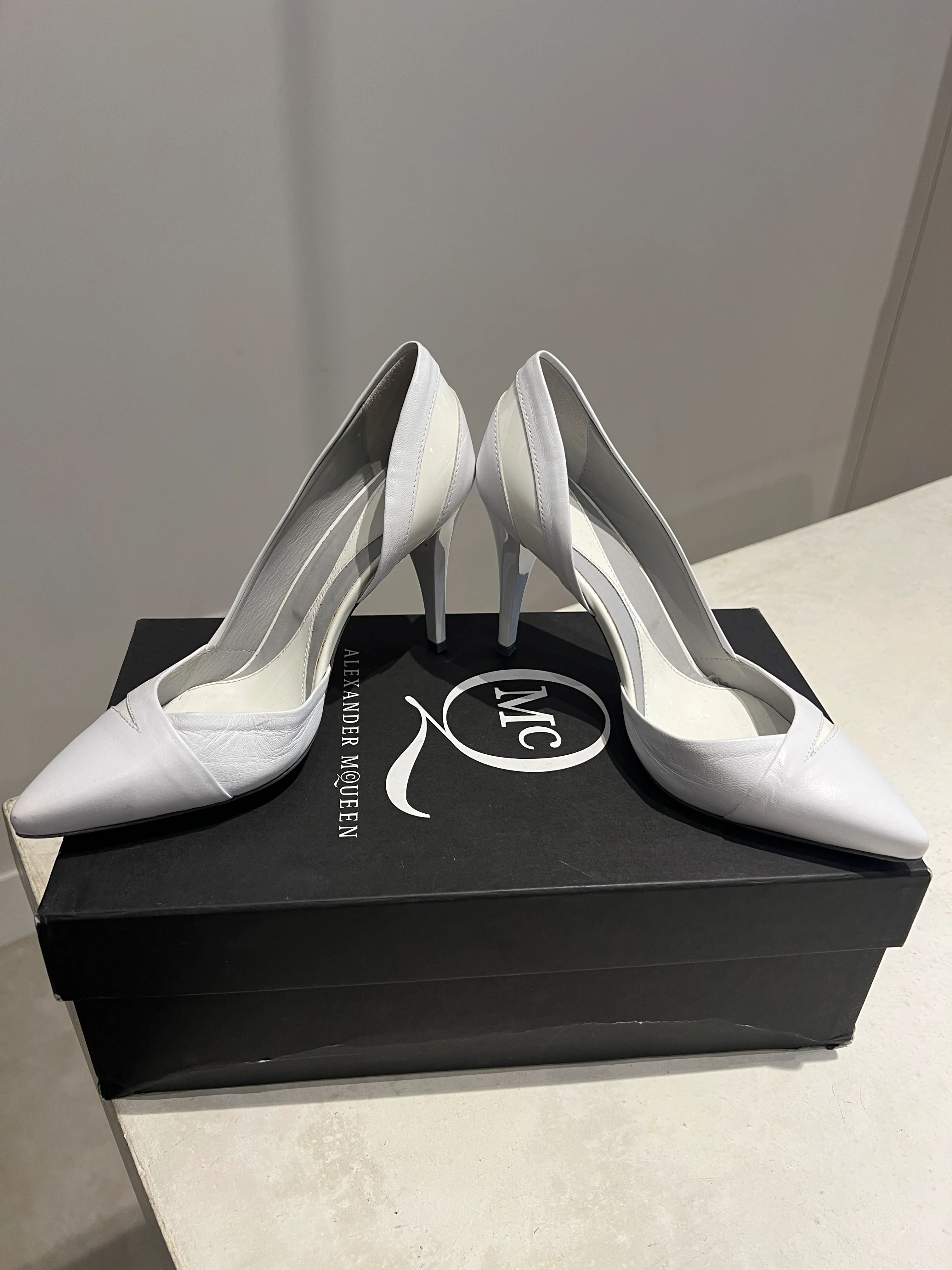Alexander McQueen White Leather Pumps Size 3