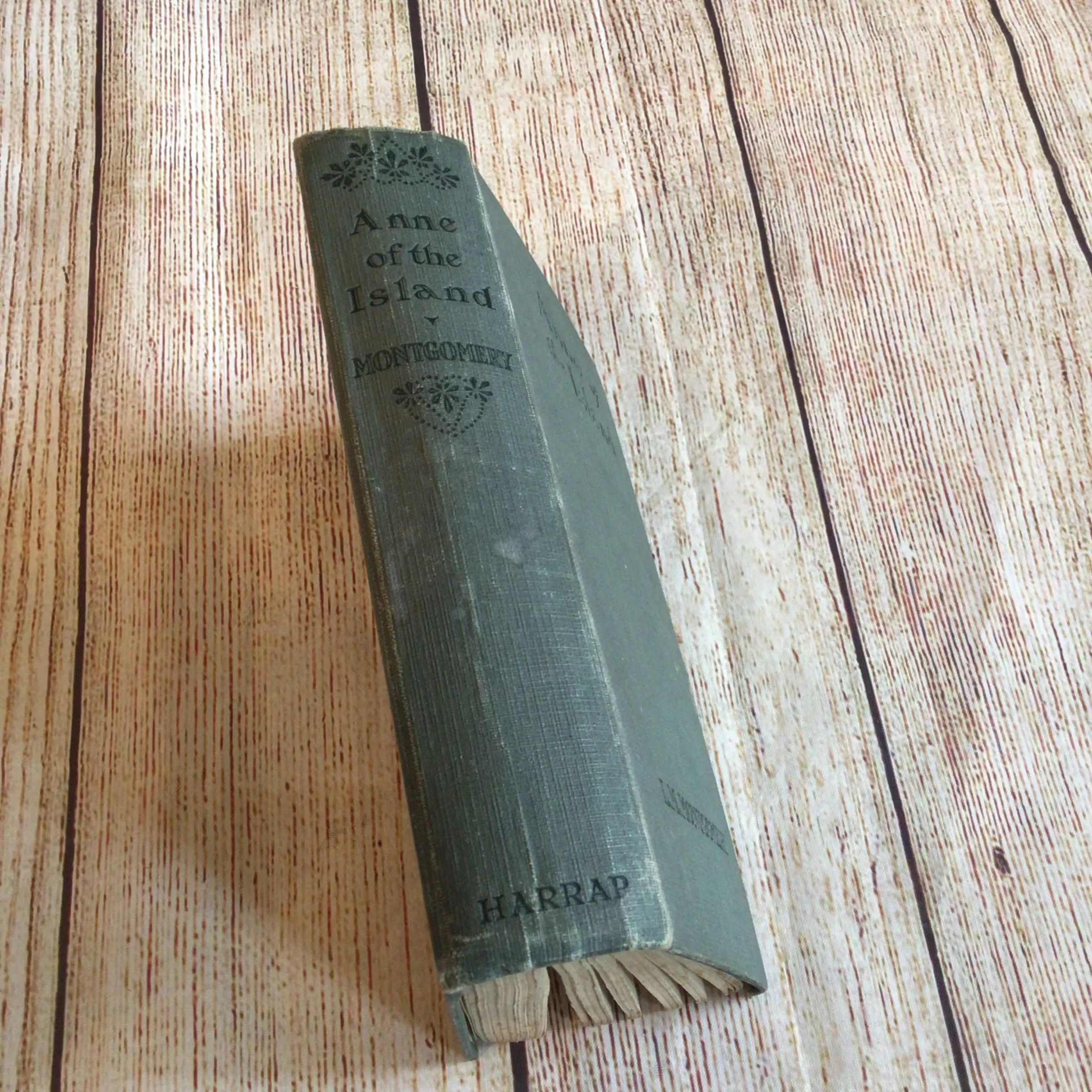 Anne of the Island by LM Montgomery (1925, George G. Harrap) - Image 4
