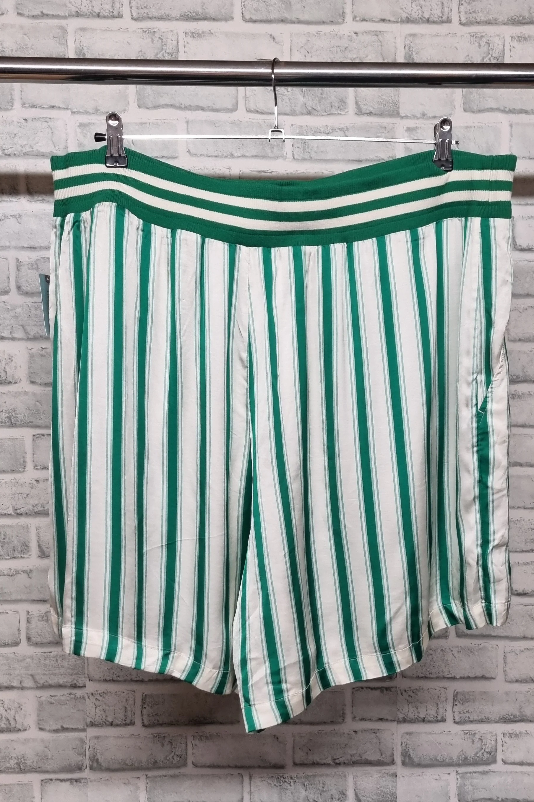Anthropologie Plus Silk Style Viscose Green and White Stripe Shorts Size 2X BNWT - Image 5