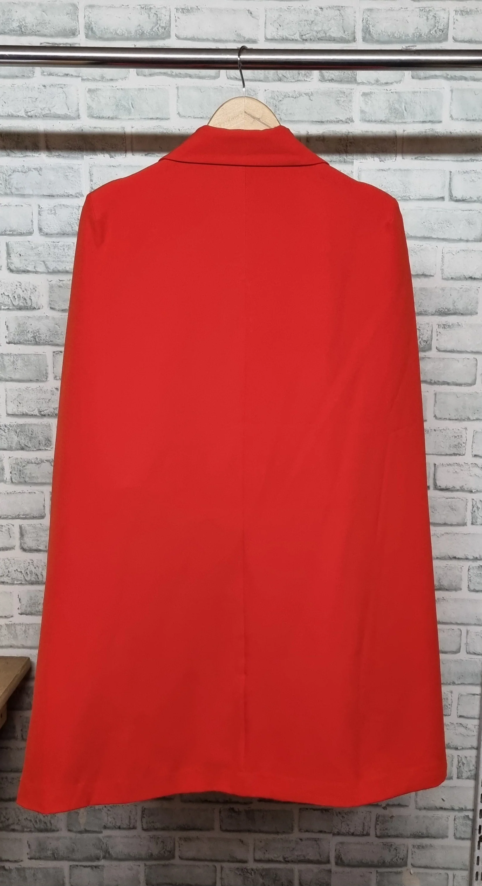 Attentif Paris Tomato Red Cape Blazer Size 42 BNWT - Image 4
