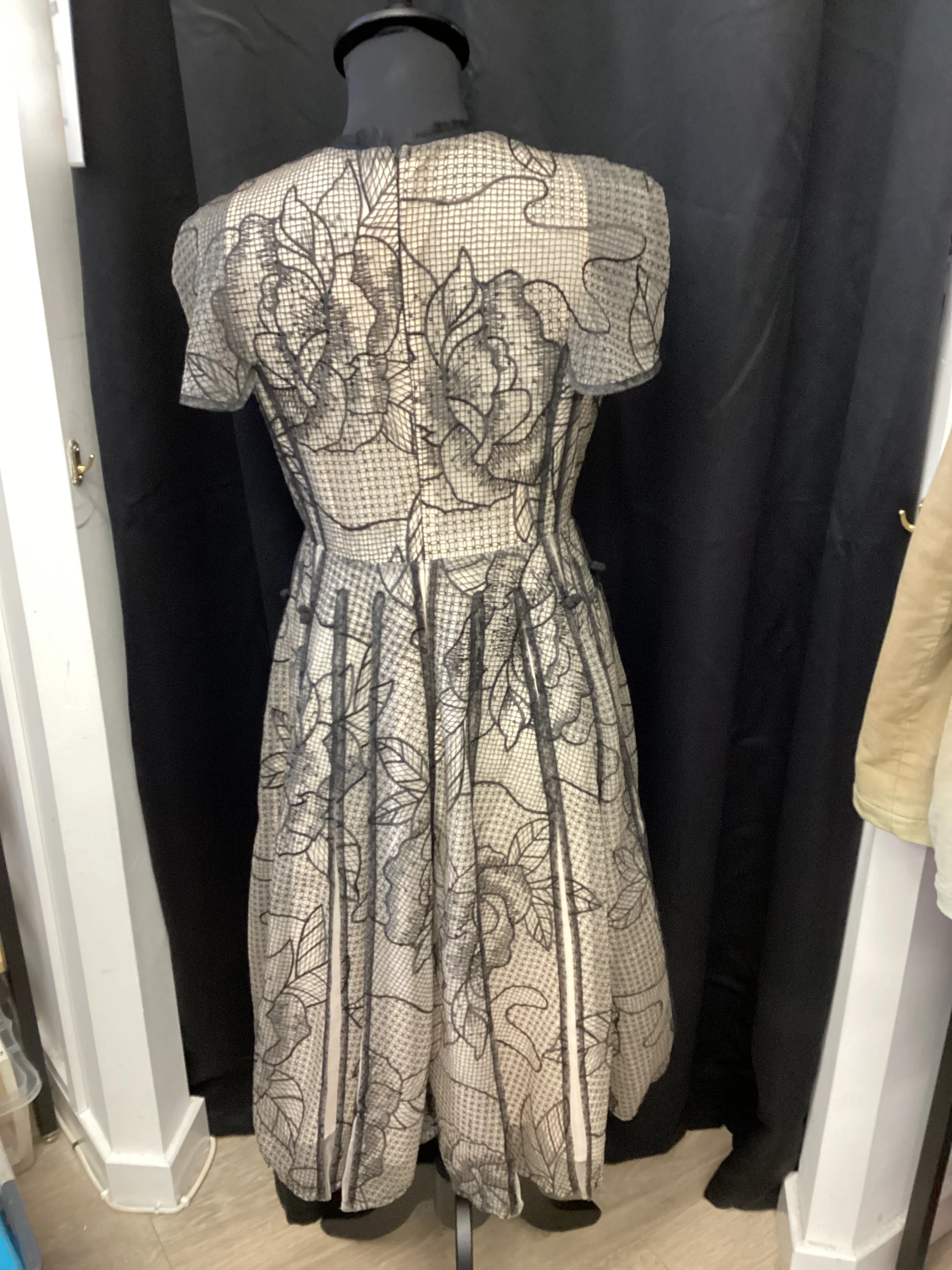 Bella Barnett lace over nude midi dress size small - Image 2