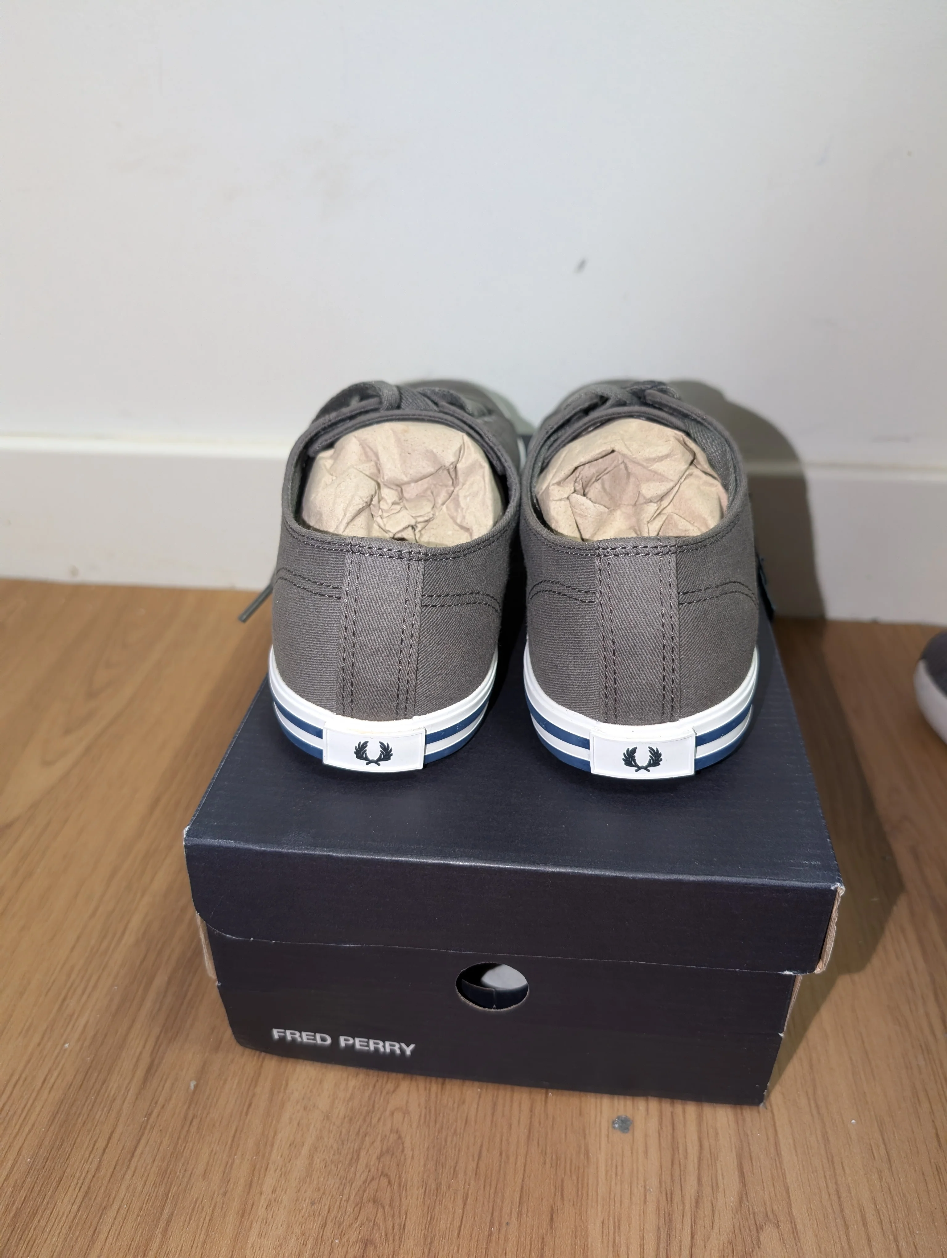 BNIB Fred Perry B7259 Kingston Twill I62/Castle Grey Trainers Size 6 - Image 3