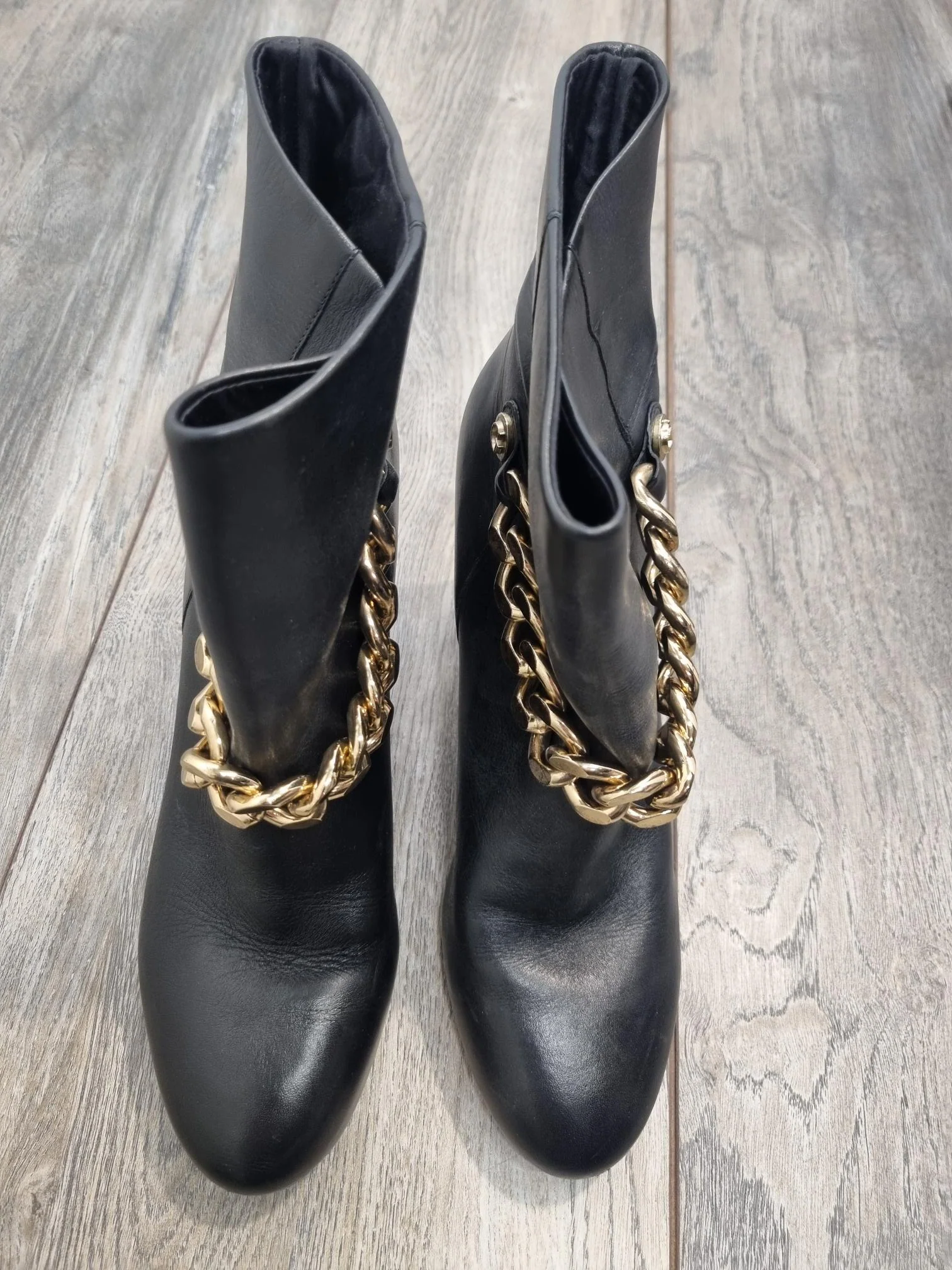 BNIB Guess Black Leather Ankle Boots Size 7 - Image 2