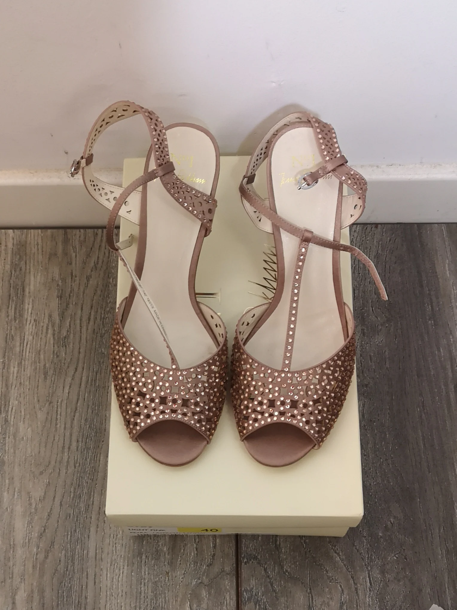 BNIB Jenny Packham Light Pink Bridal Sandals Size 7 - Image 3