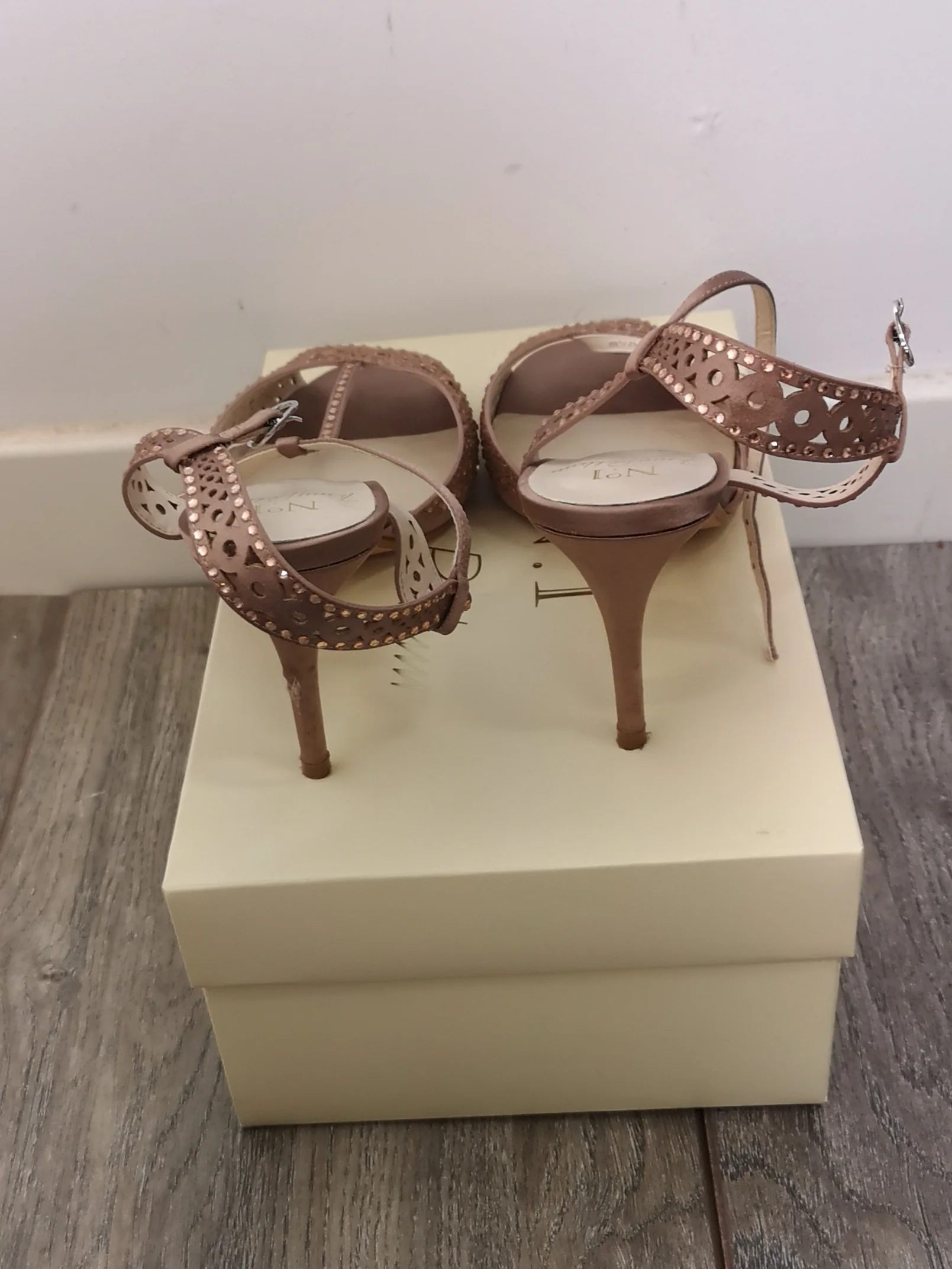 BNIB Jenny Packham Light Pink Bridal Sandals Size 7 - Image 5