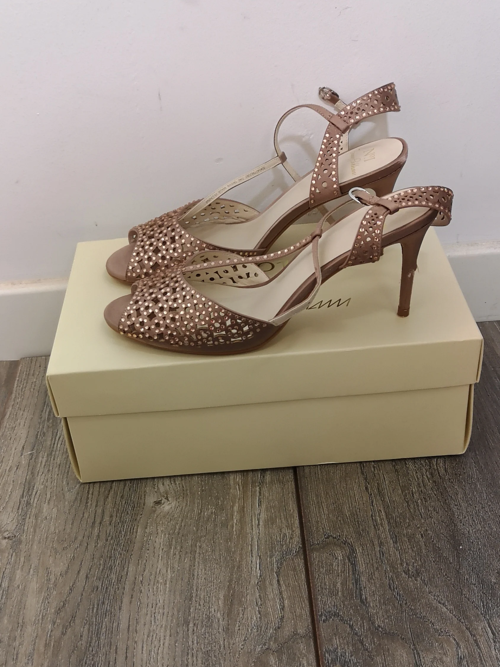 BNIB Jenny Packham Light Pink Bridal Sandals Size 7 - Image 6
