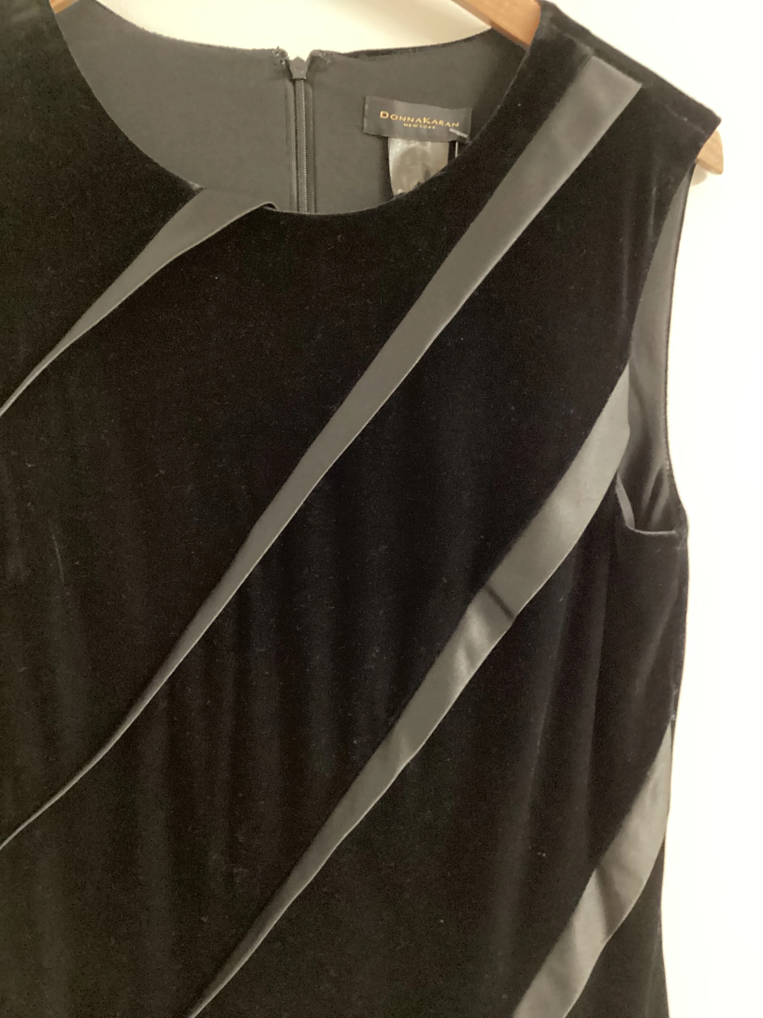 BNWT Donna Karan Black Velvet Dress Size US12/UK 16 - Image 3