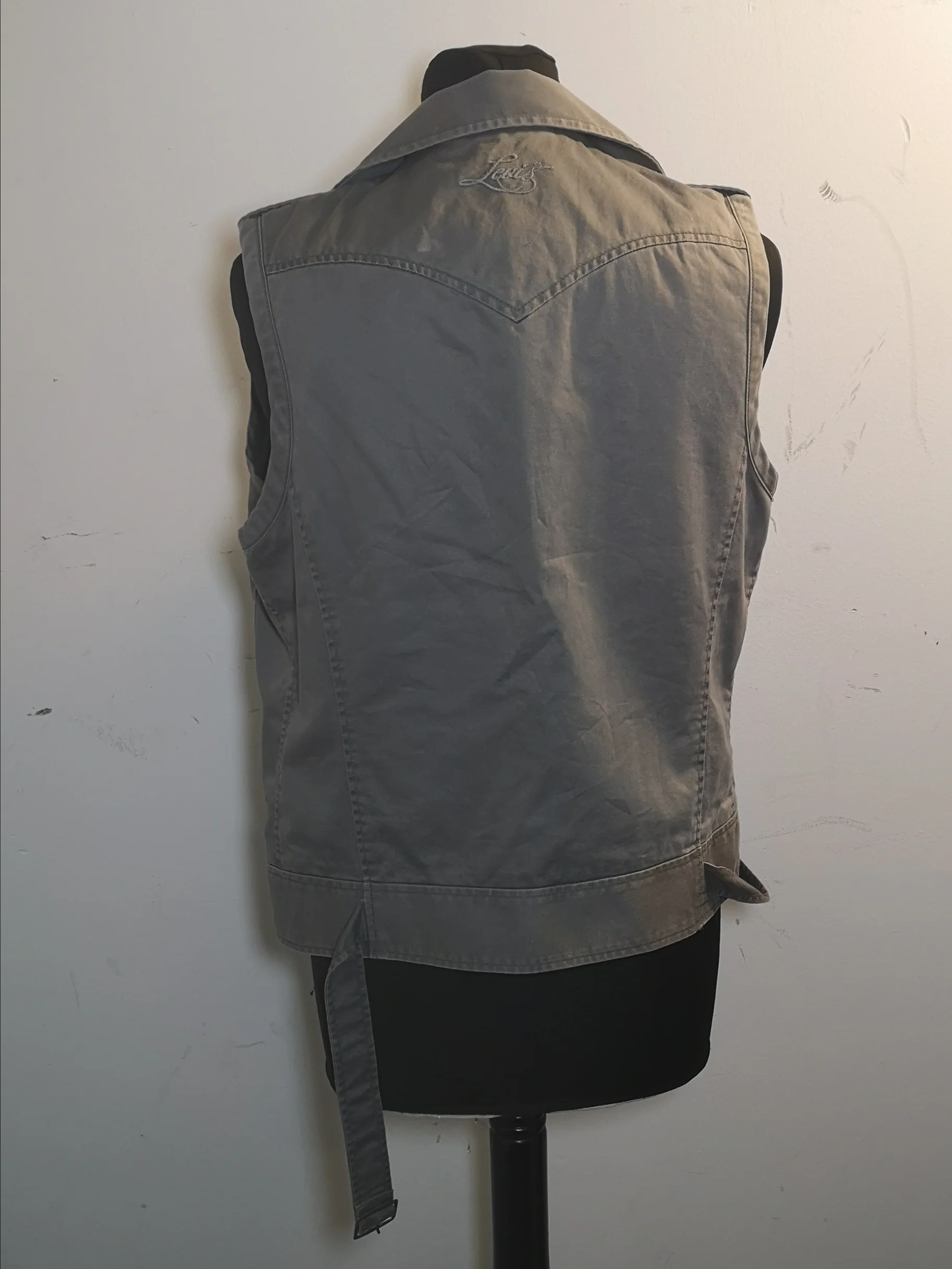 BNWT Levi's Grey Sleeveless Jacket Size S - Image 3