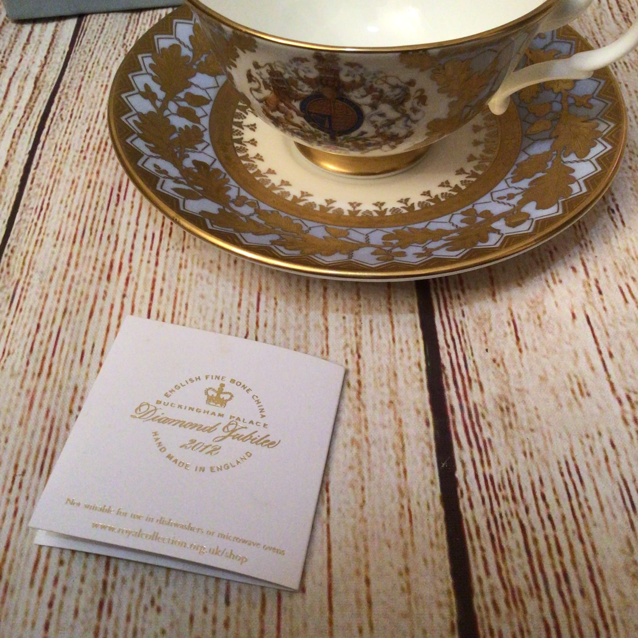 Buckingham Palace - Diamond Jubilee 2012 Teacup & Saucer (in box) - Image 3