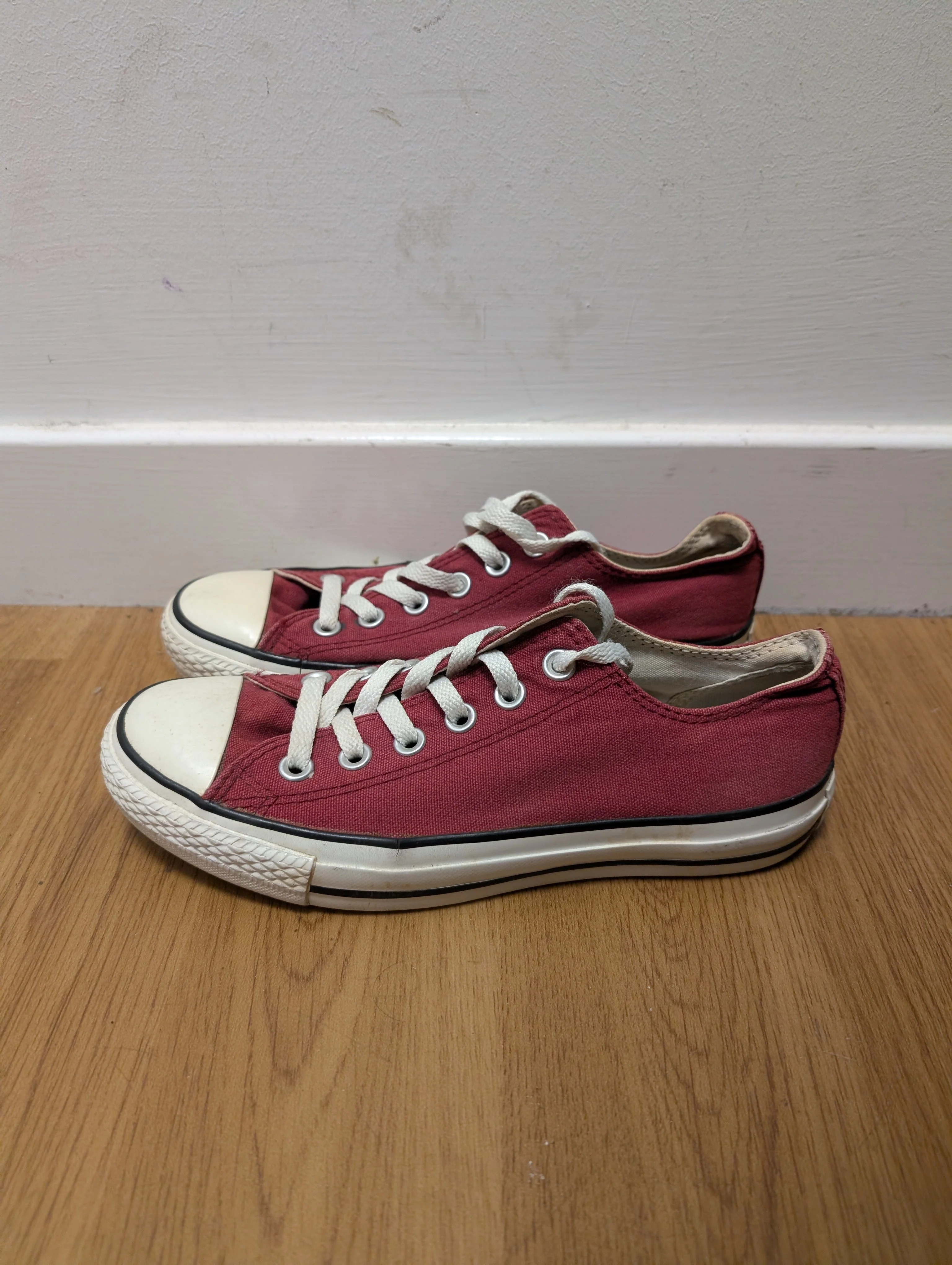Converse Chuck Taylor All Star Burgundy Low Top Sneakers Size 5 - Image 2