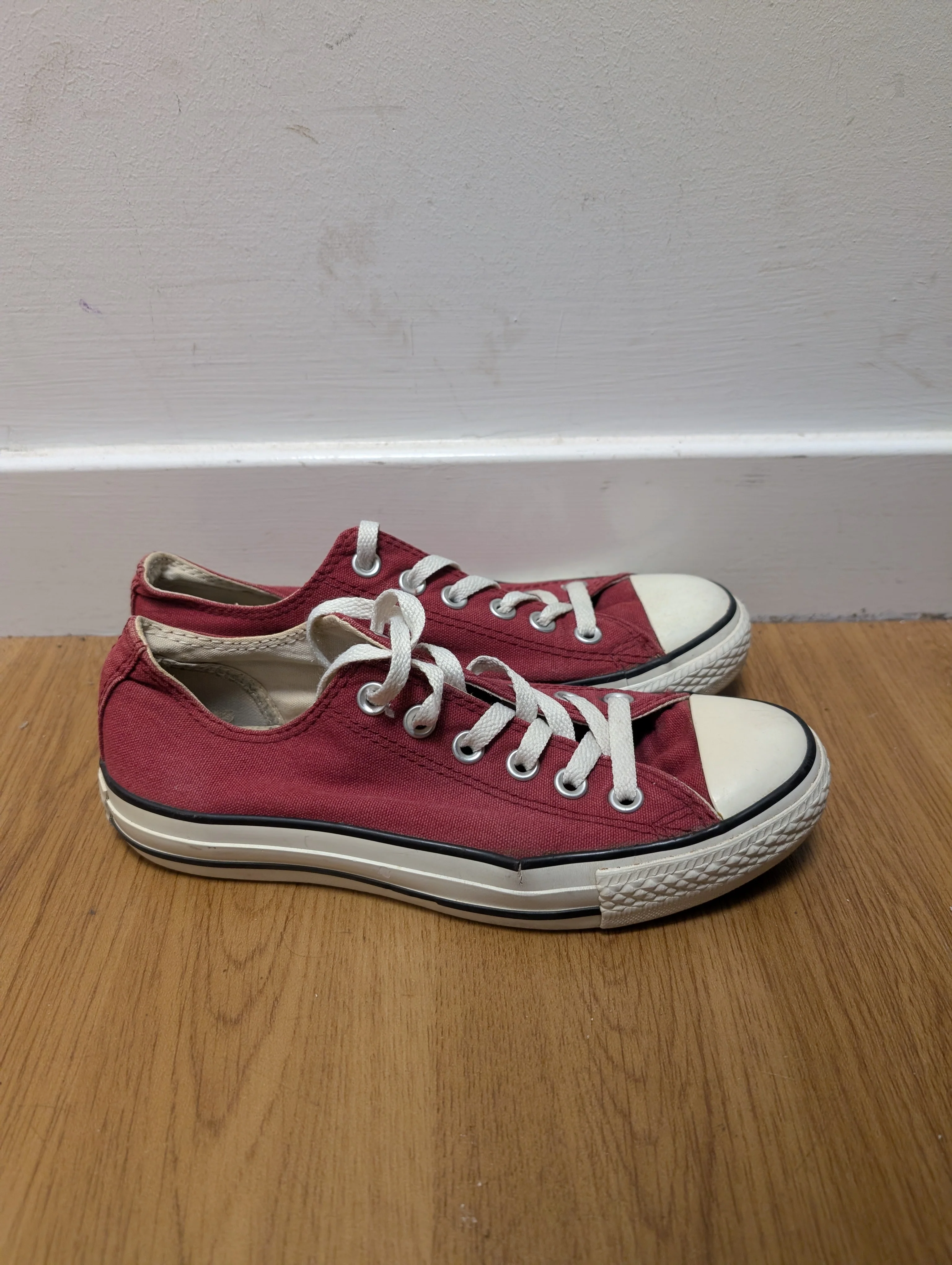 Converse Chuck Taylor All Star Burgundy Low Top Sneakers Size 5 - Image 4