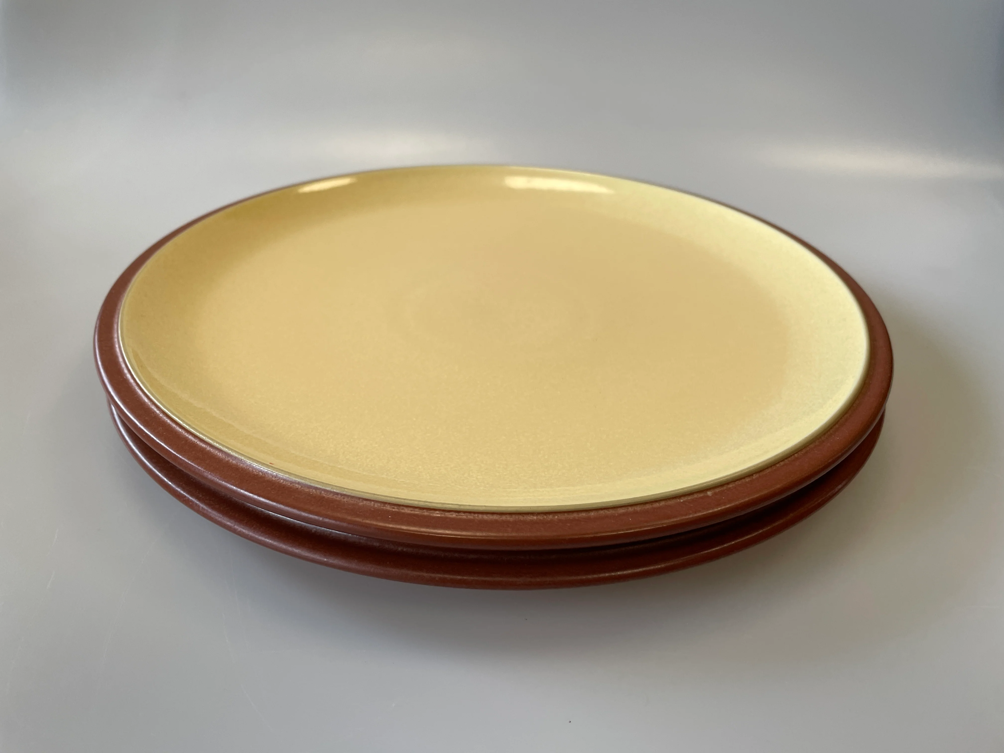 Denby Juice Lemon Yellow & Terracotta Dinner Plates x 2 - Image 3