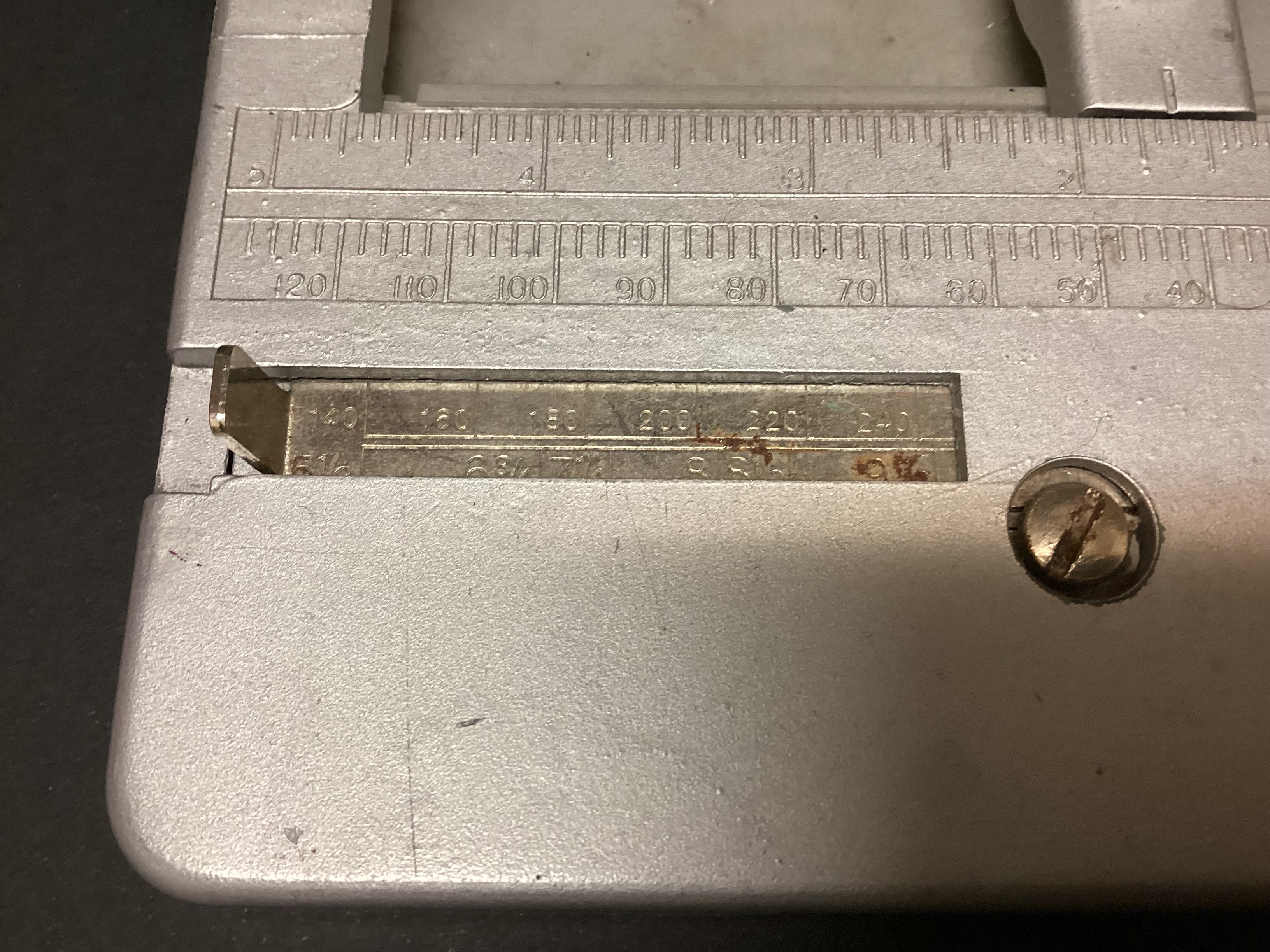 GBC Heavy Duty 3-hole Puncher - Image 4