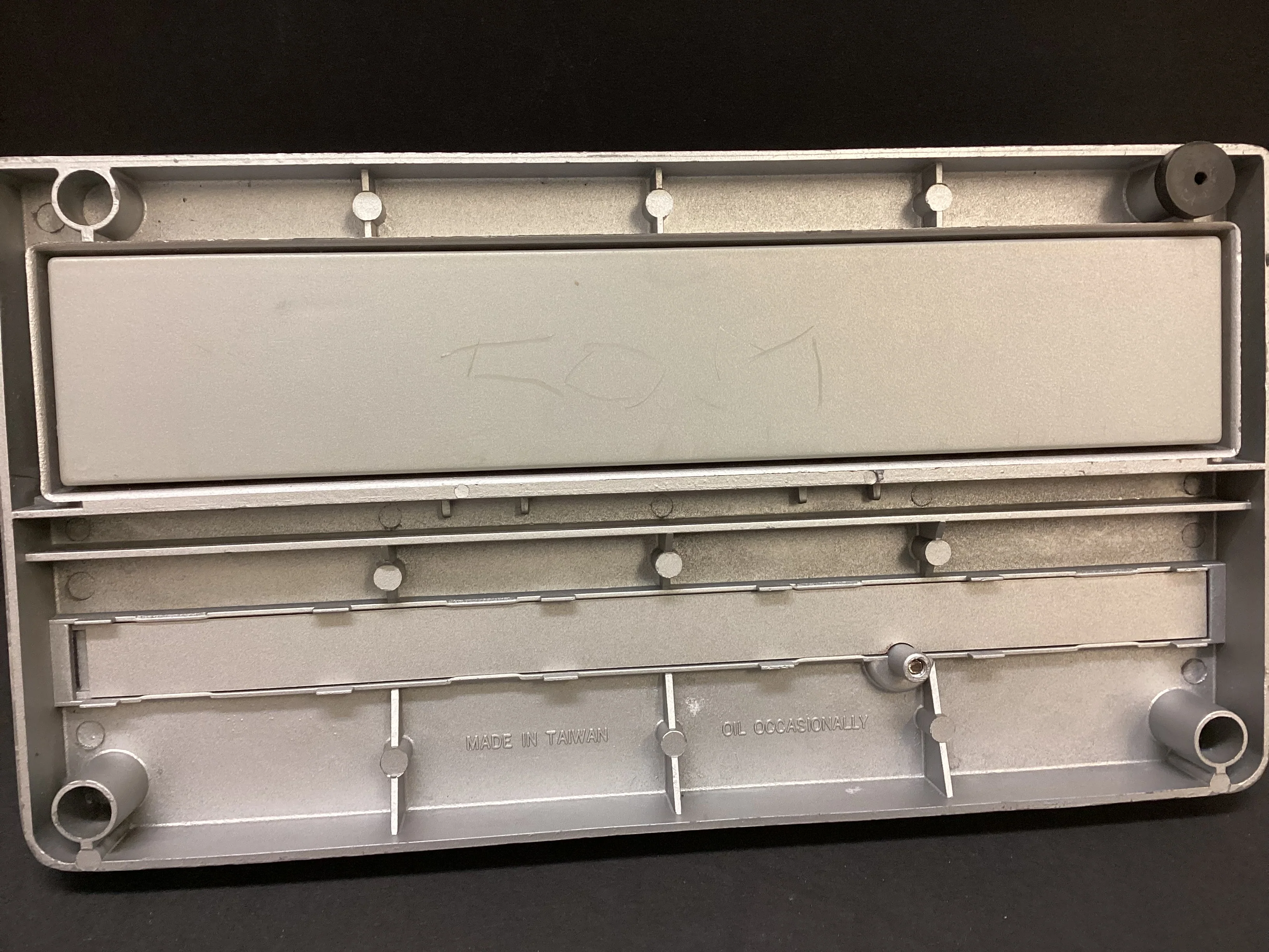 GBC Heavy Duty 3-hole Puncher - Image 6