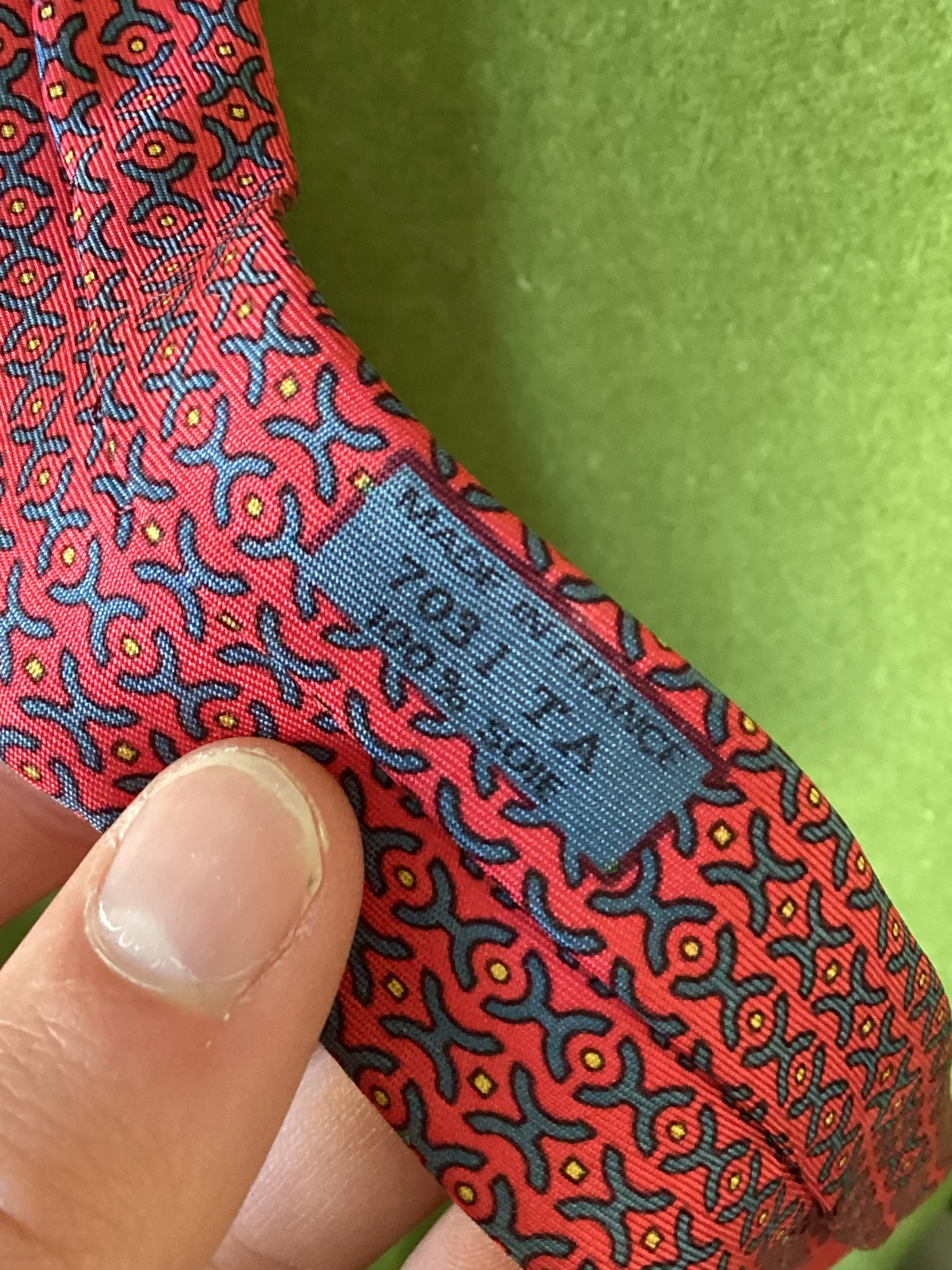 Vintage Hermes Red Patterned Silk Tie - Image 4