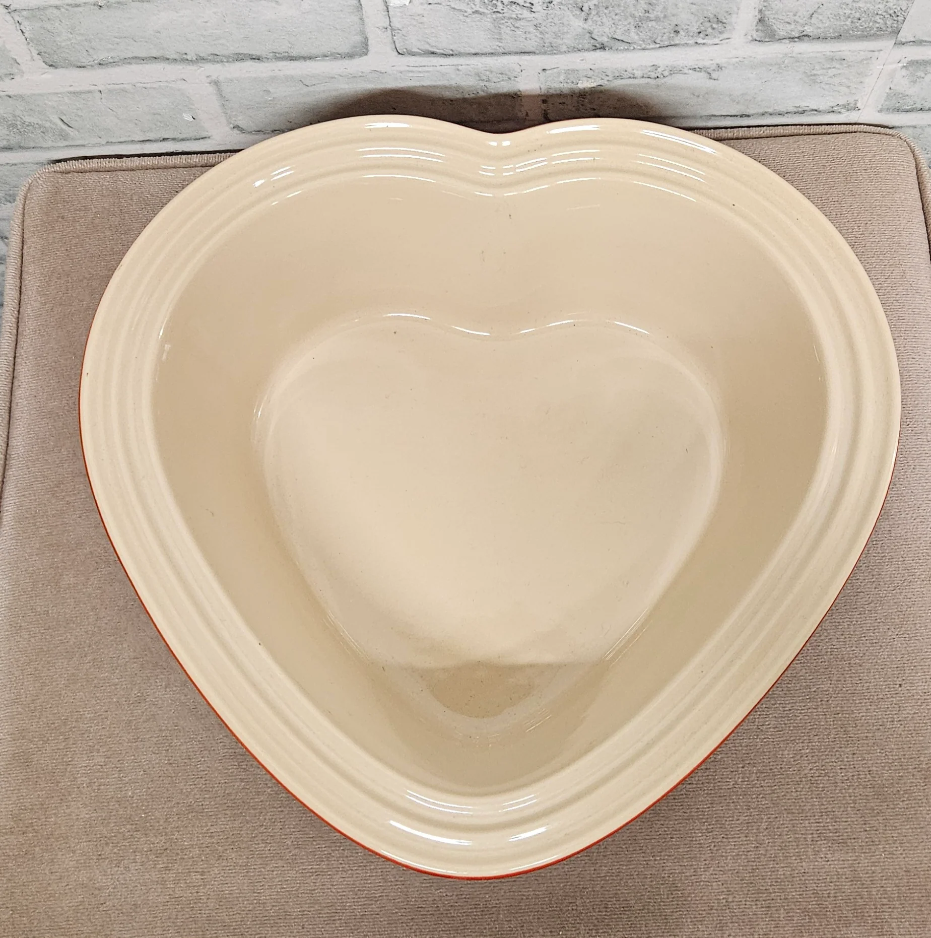 Le Creuset Red Heart Shaped Cerise Bakeware Casserole Dish - Image 2