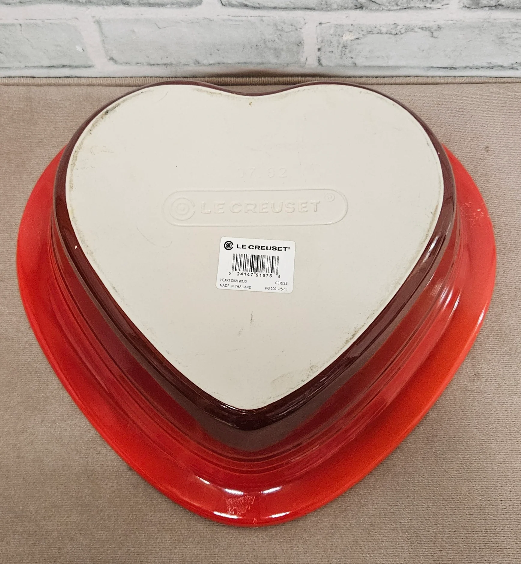Le Creuset Red Heart Shaped Cerise Bakeware Casserole Dish - Image 3