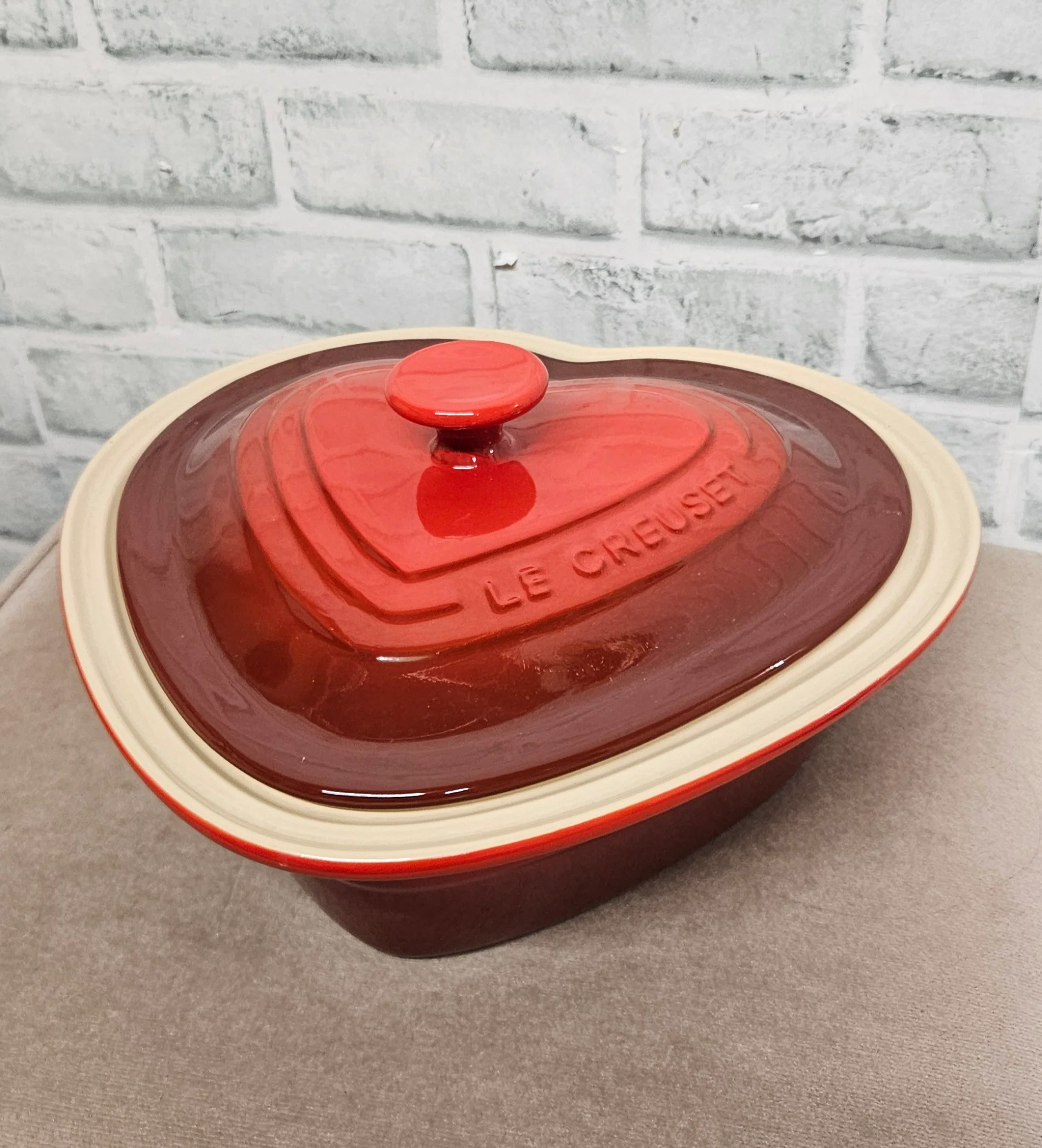 Le Creuset Red Heart Shaped Cerise Bakeware Casserole Dish - Image 4