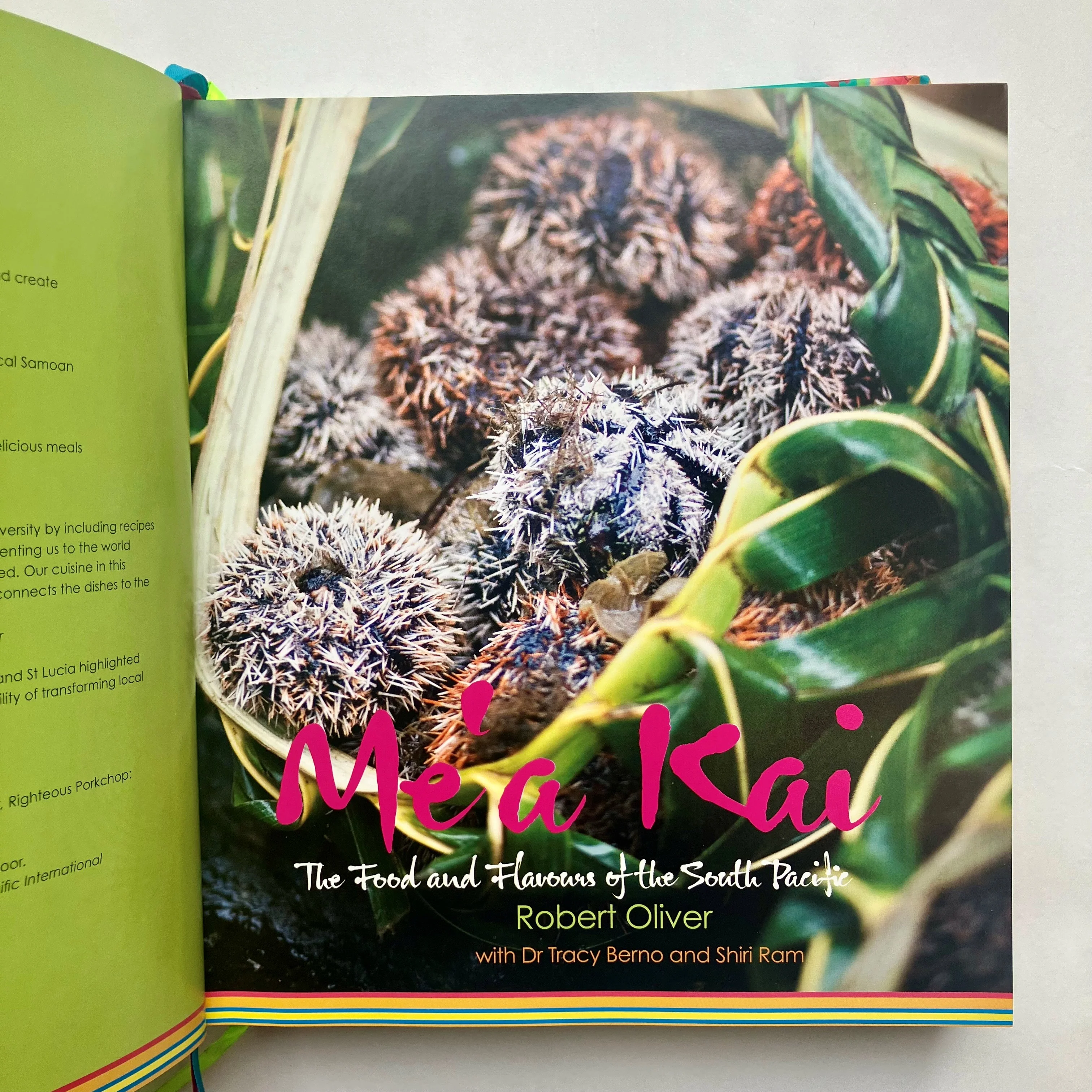 Me'a Kai - The Food and Flavours of the South Pacific rare cook book - Image 2
