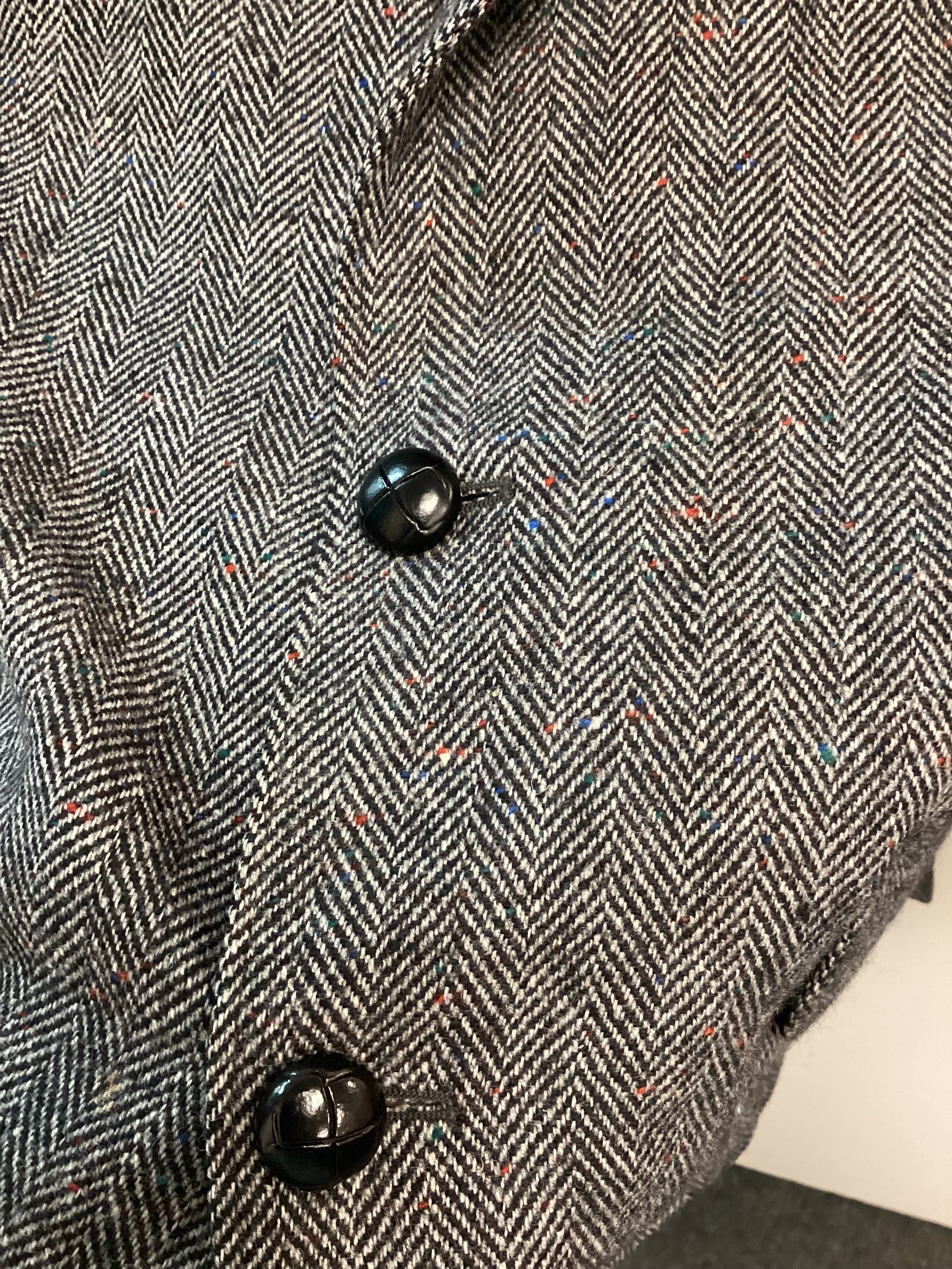 Men’s Donegal Tweed Jacket, Grey with Red Flakes - Size 40 - Image 2