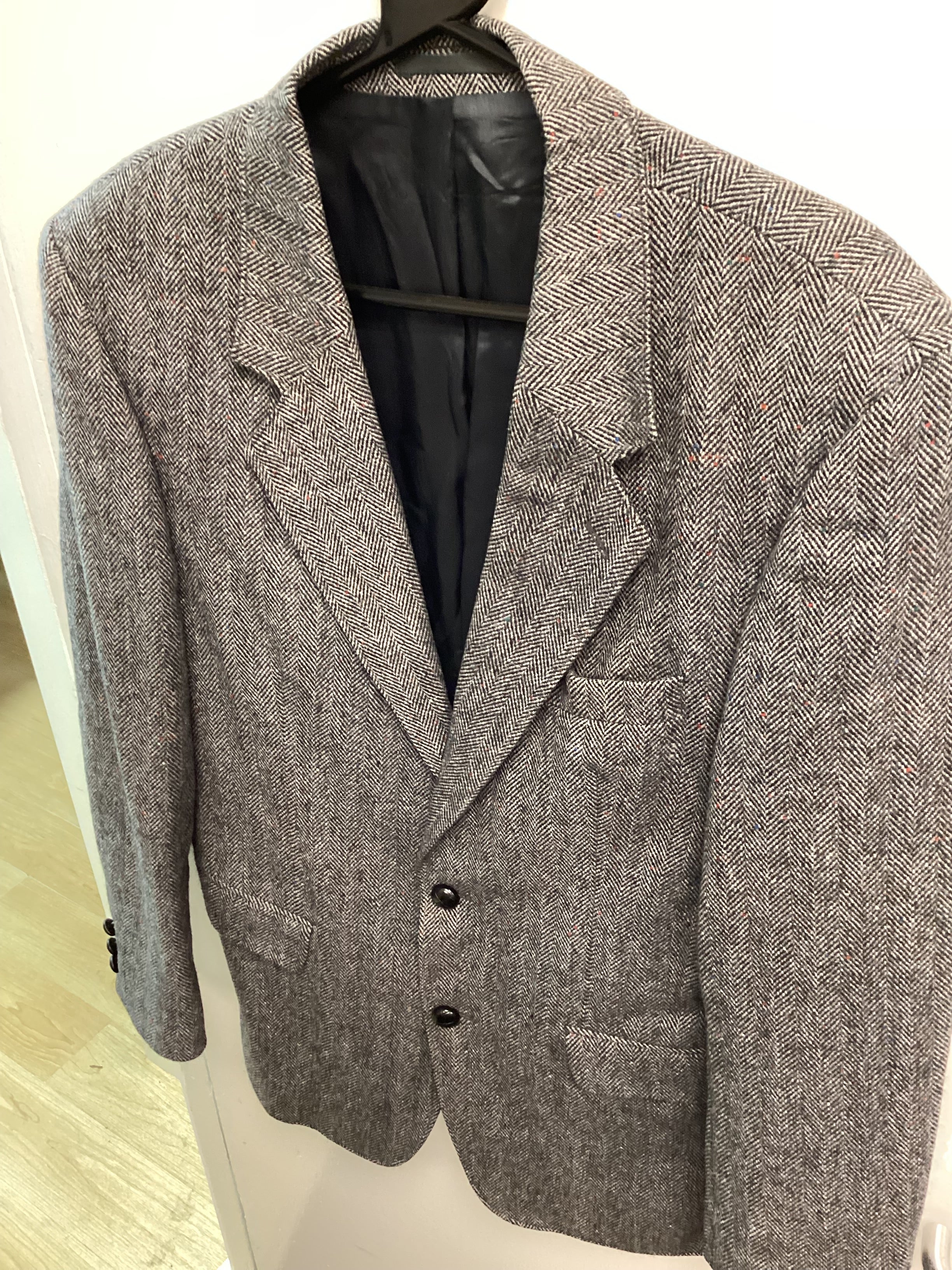 Men’s Donegal Tweed Jacket, Grey with Red Flakes - Size 40 - Image 4