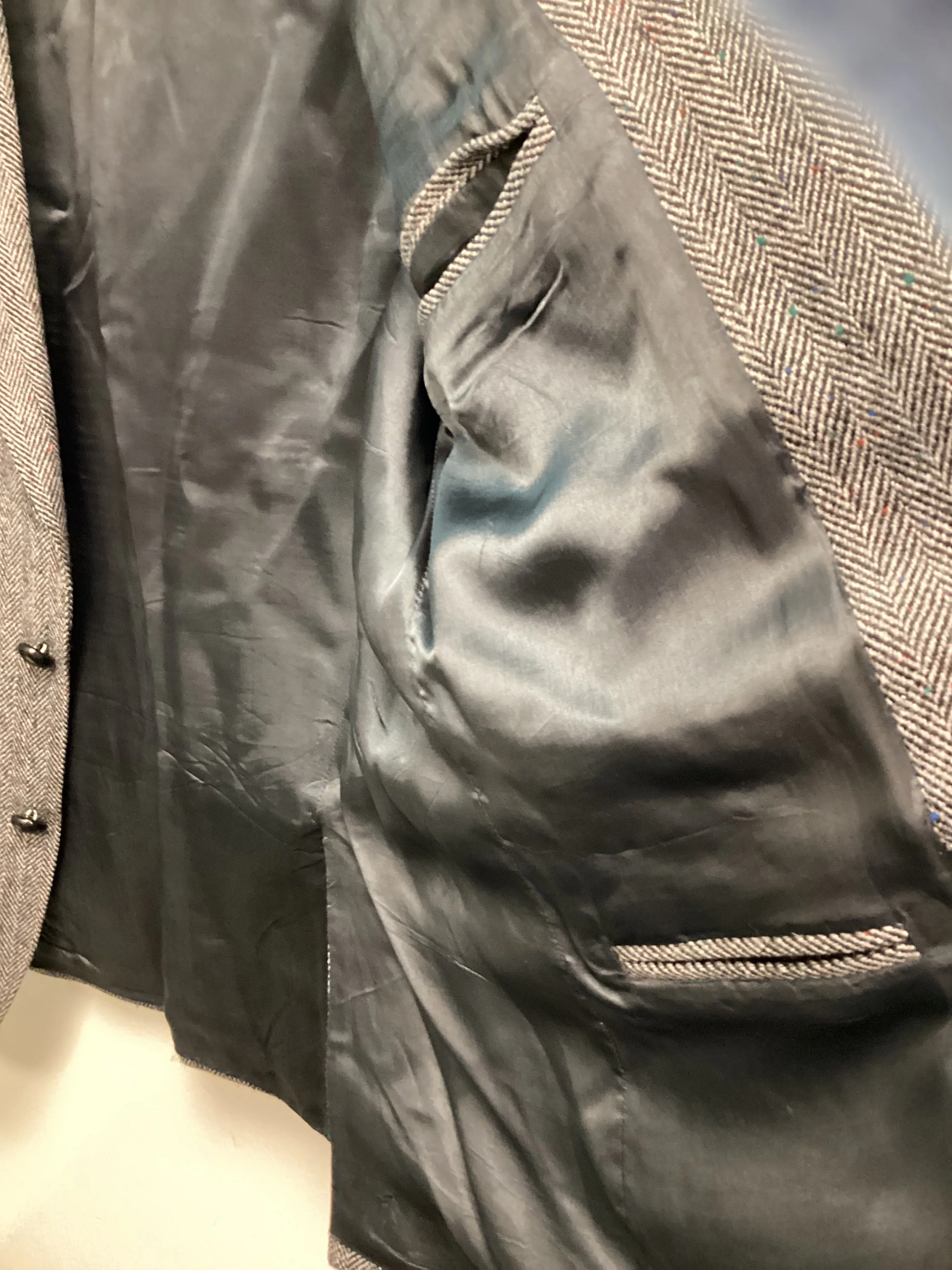 Men’s Donegal Tweed Jacket, Grey with Red Flakes - Size 40 - Image 7