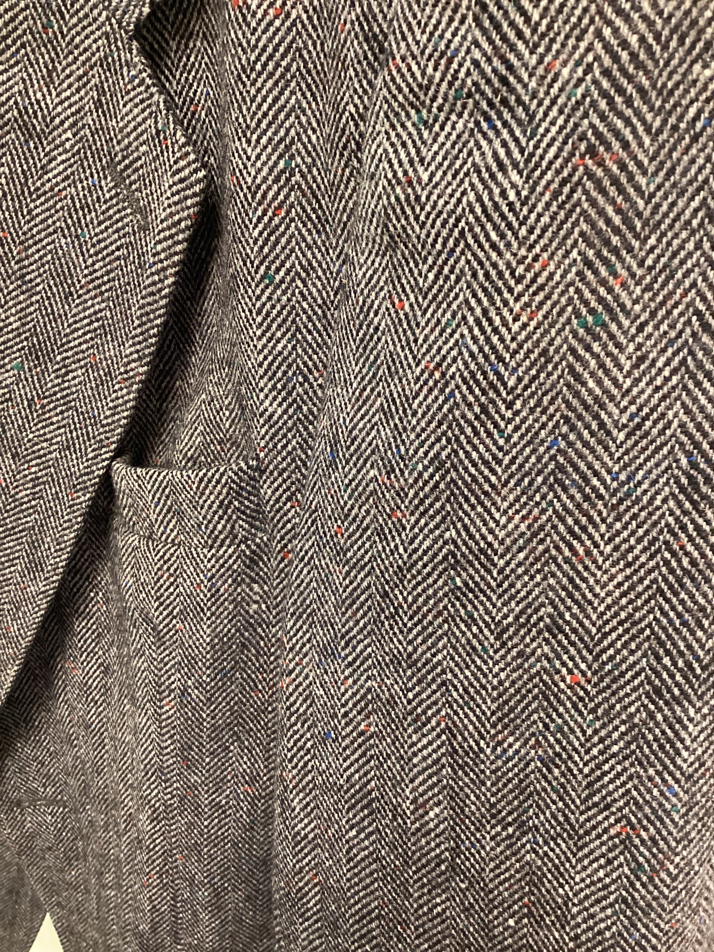 Men’s Donegal Tweed Jacket, Grey with Red Flakes - Size 40 - Image 8