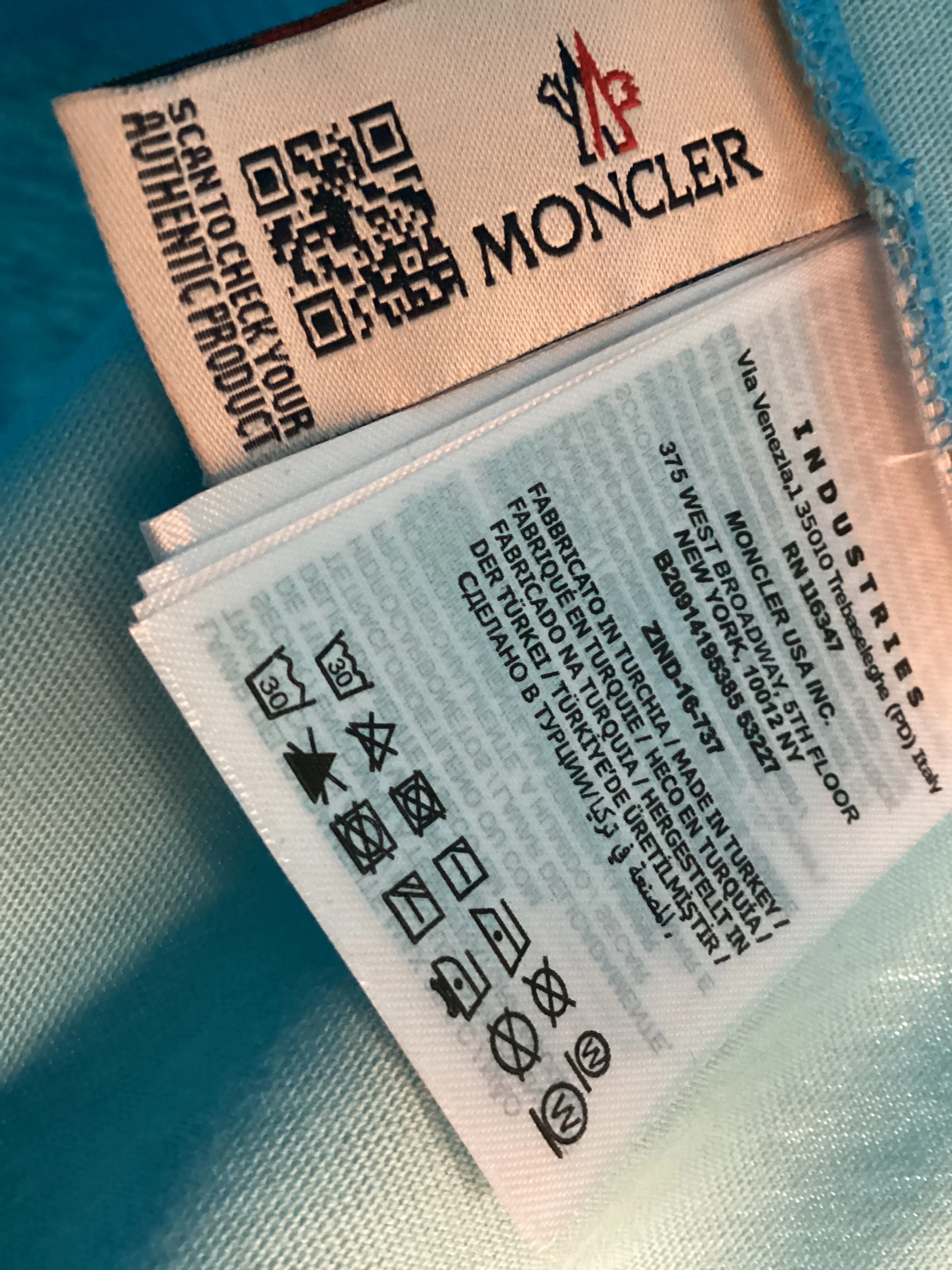 Moncler T-Shirt Blue, Size Medium - Image 5