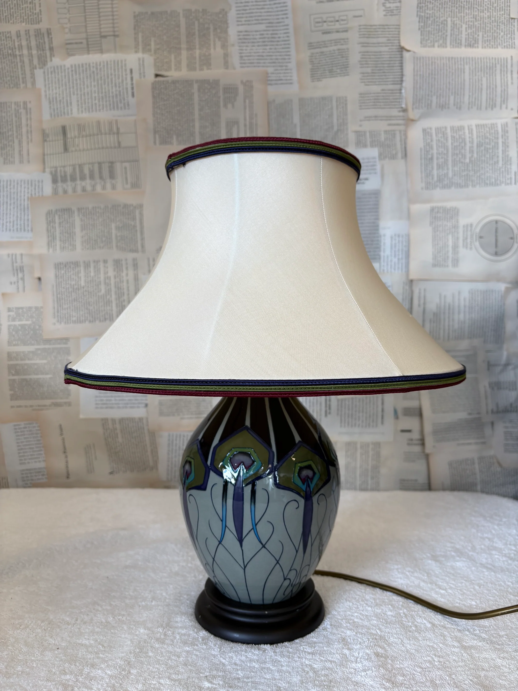 Moorcroft 'Peacock Parade' Table Lamp by Nicola Slaney with shade - Image 6
