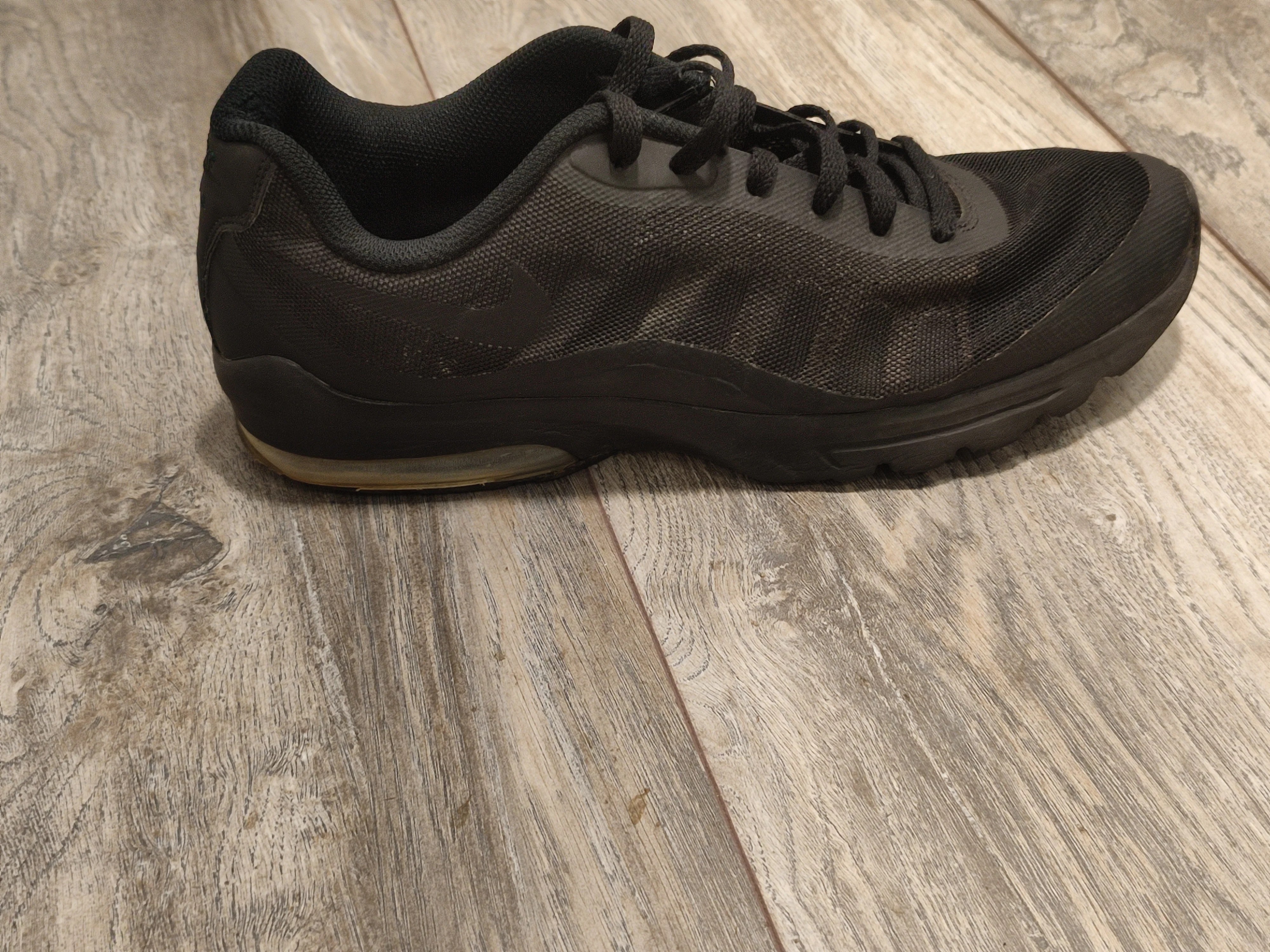 Nike Air Max Invigor Men's black trainers | Size 11.5 - Image 3