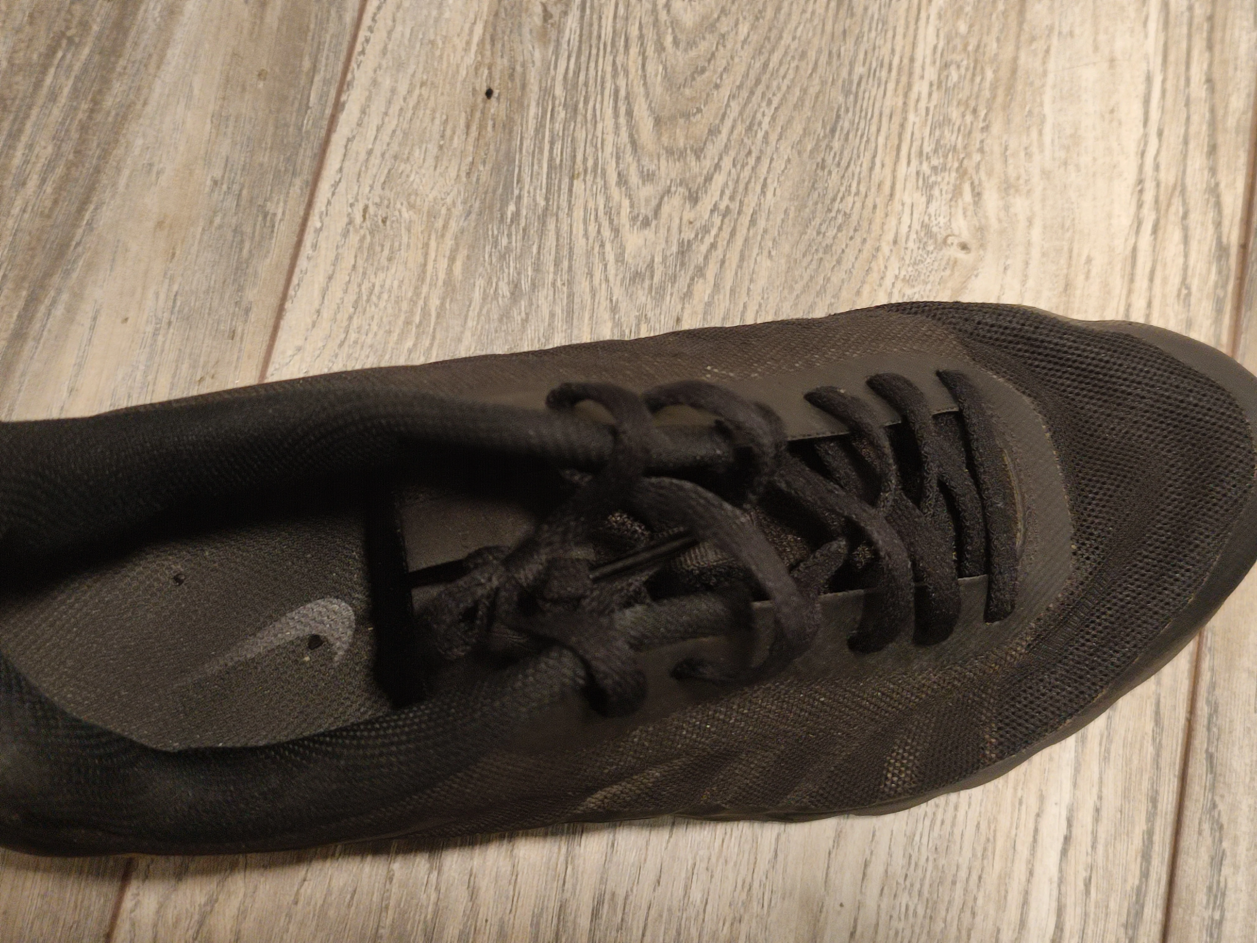 Nike Air Max Invigor Men's black trainers | Size 11.5 - Image 4