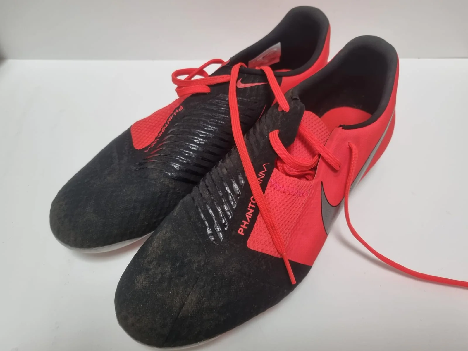 Nike Football Trainers Uk Size 8 Black/Red