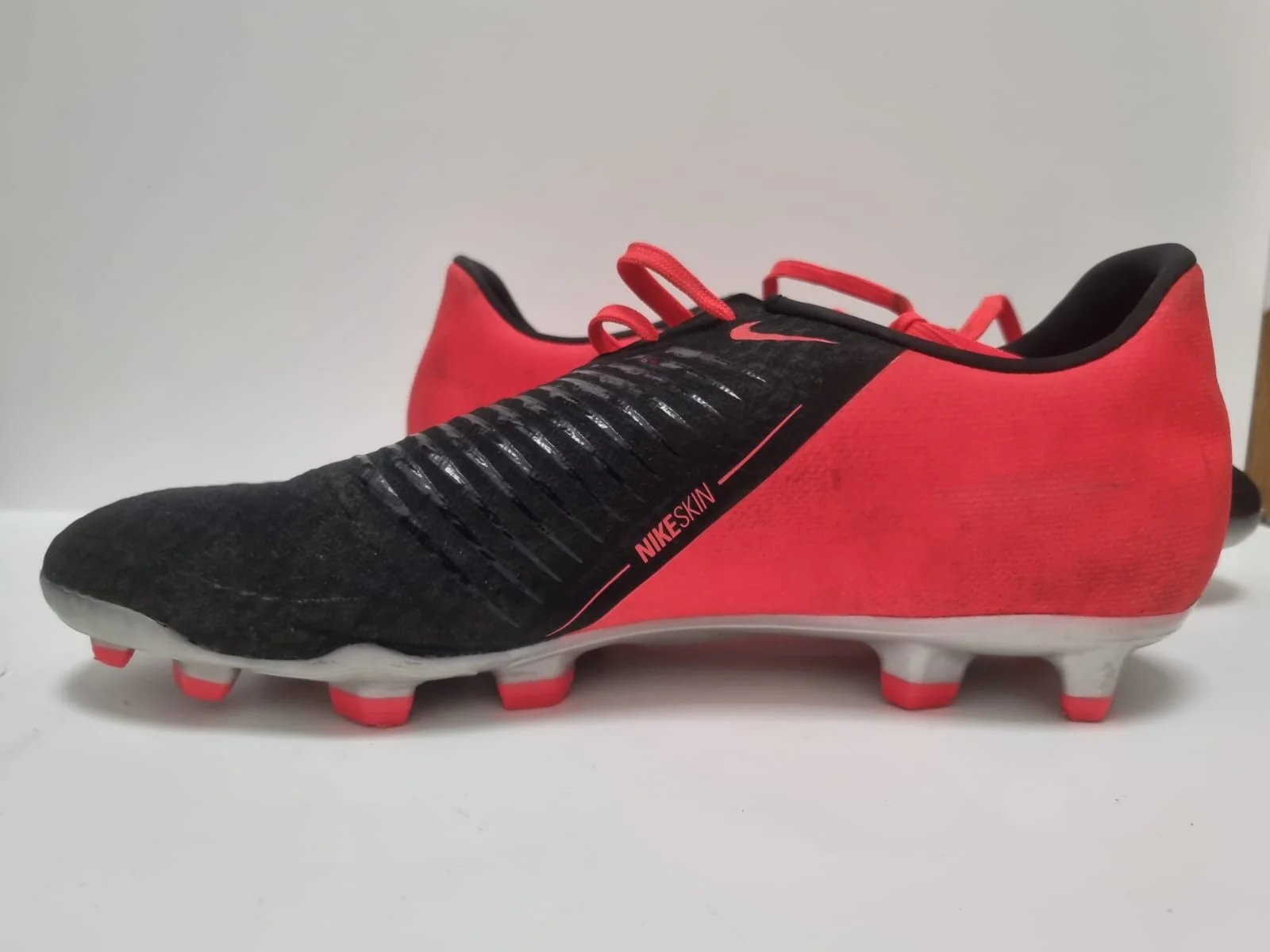 Nike Football Trainers Uk Size 8 Black/Red - Image 15