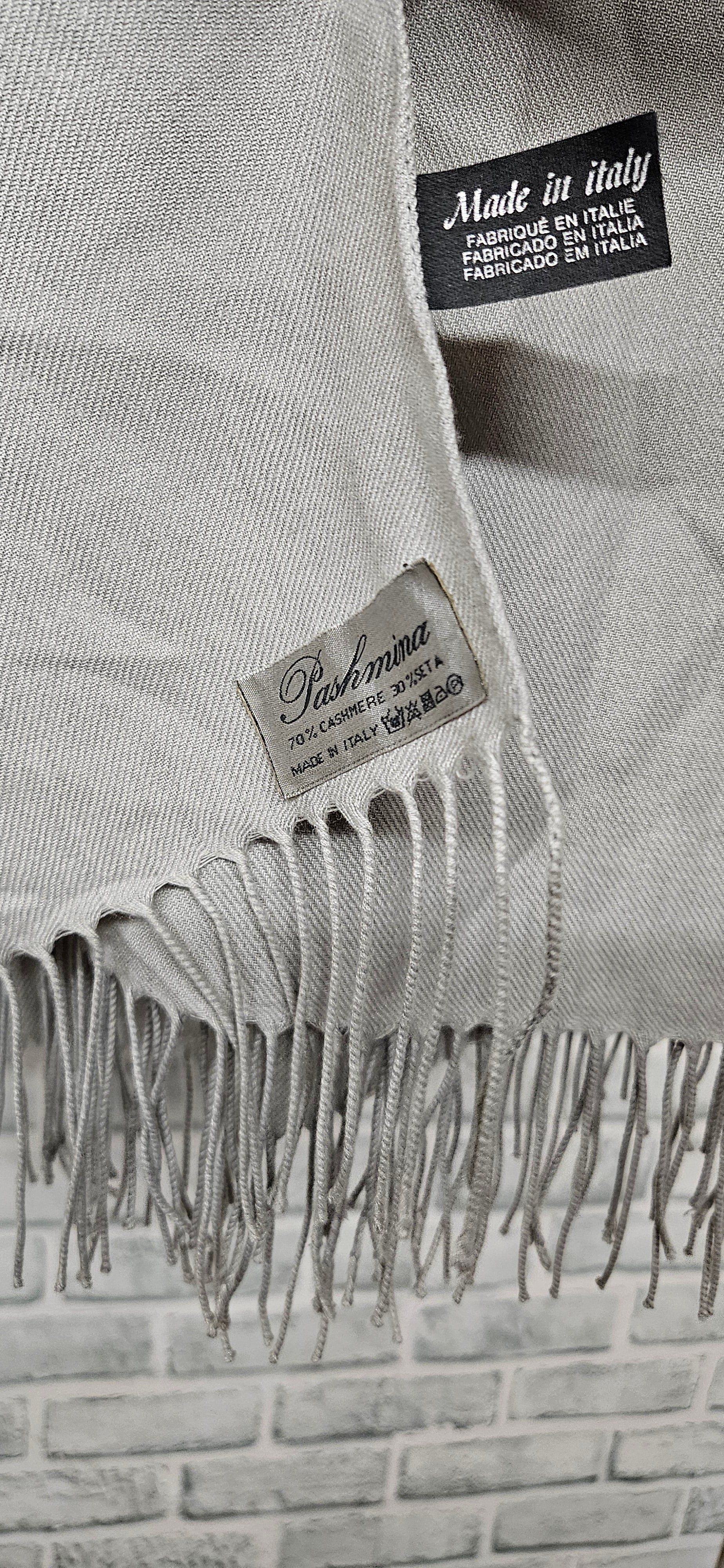 Pashmina Cashmere and Seta Grey Scarf with Tassels - Image 3