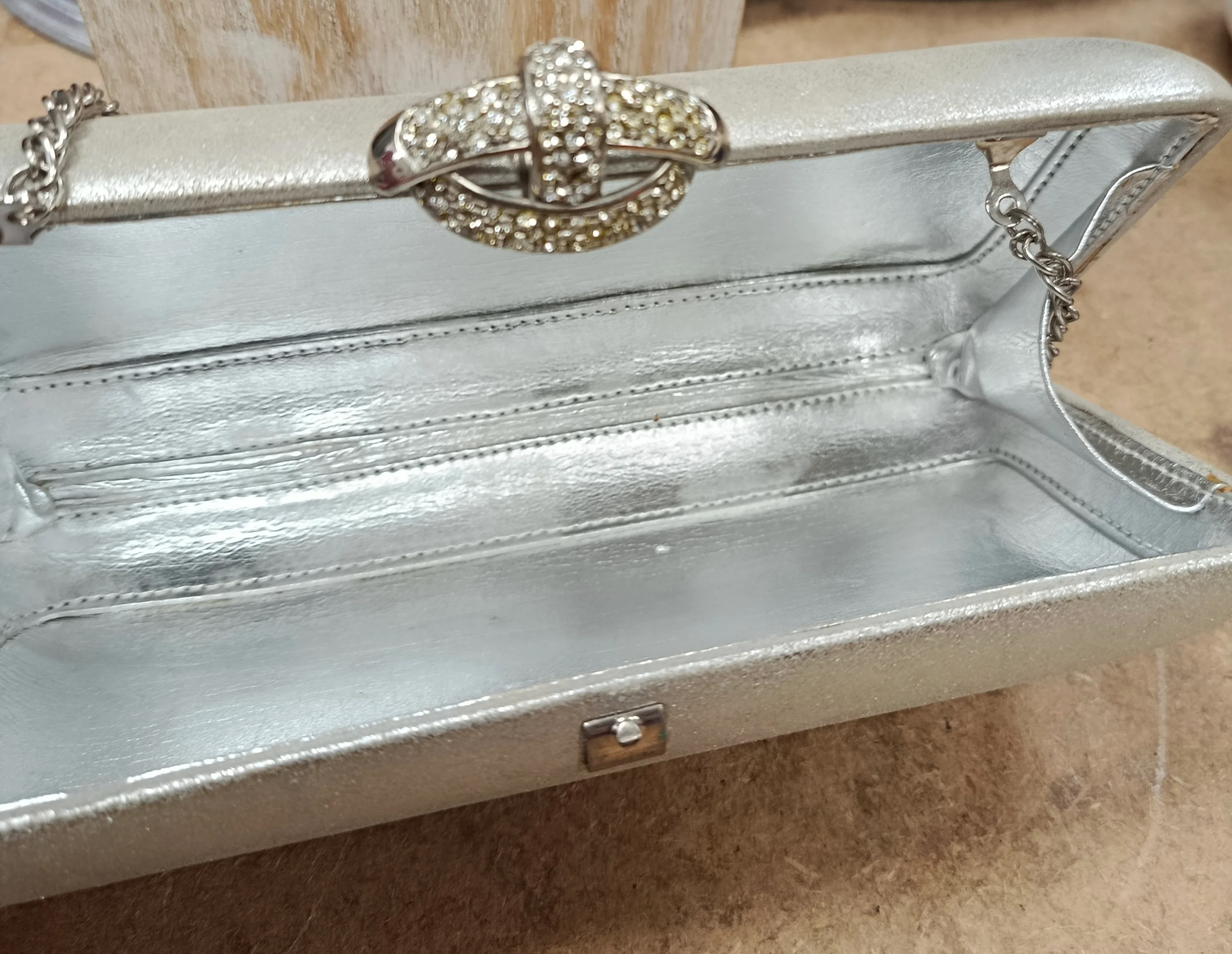 Rodo Silver Clutch Bag - Image 6