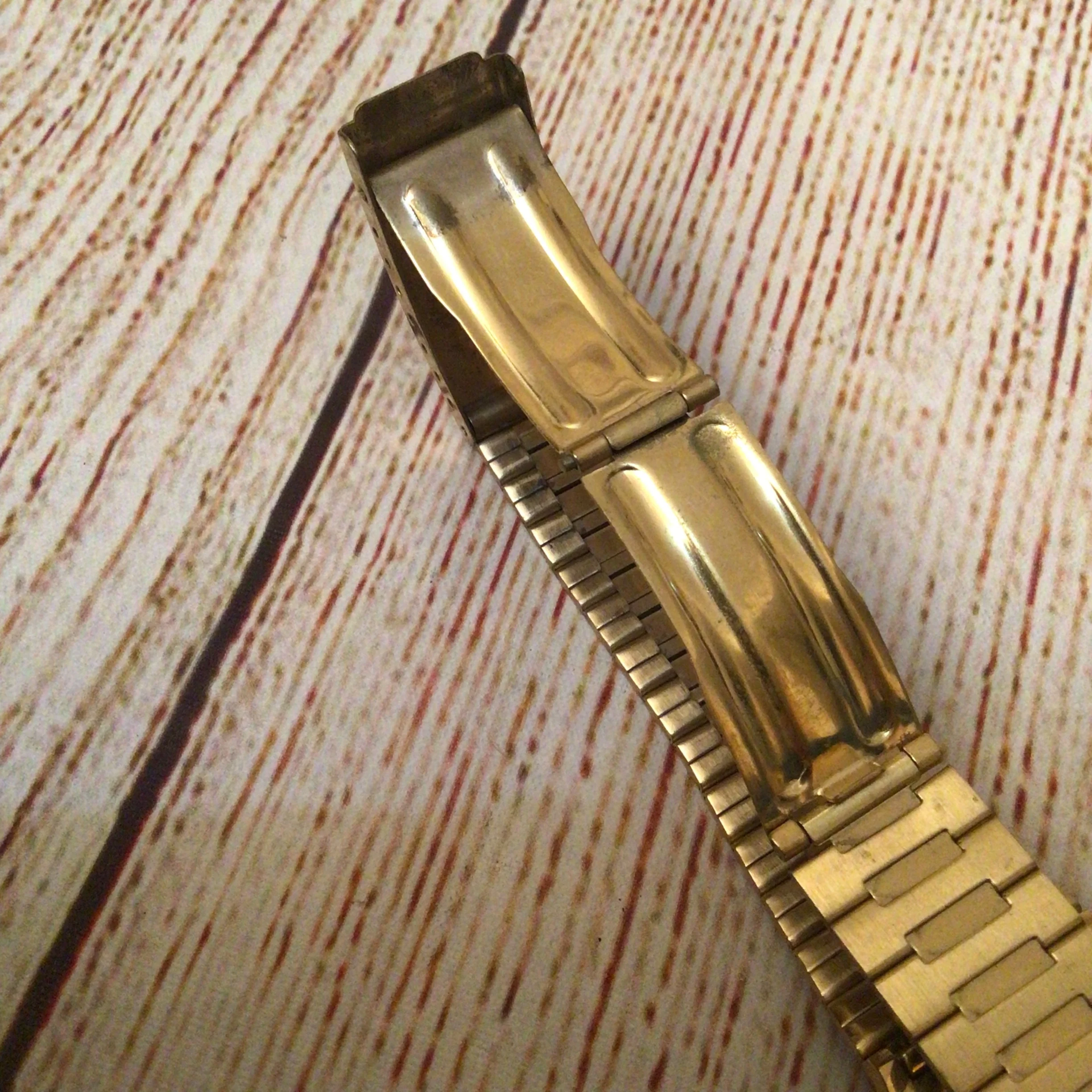 Seiko 7A48-5000 Quartz Chronograph Moon Phase Sports 100 Gold Tone Watch (untested) - Image 10