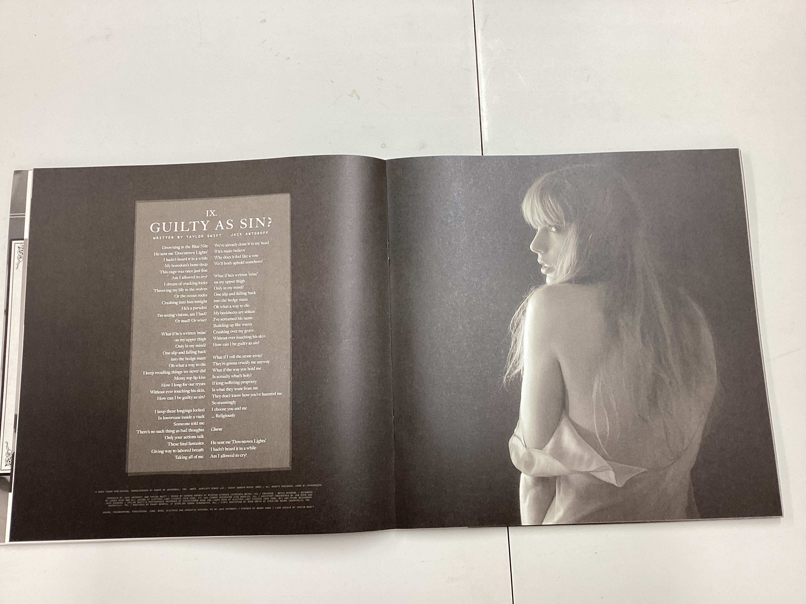 Taylor Swift – The Tortured Poets Department - Image 4
