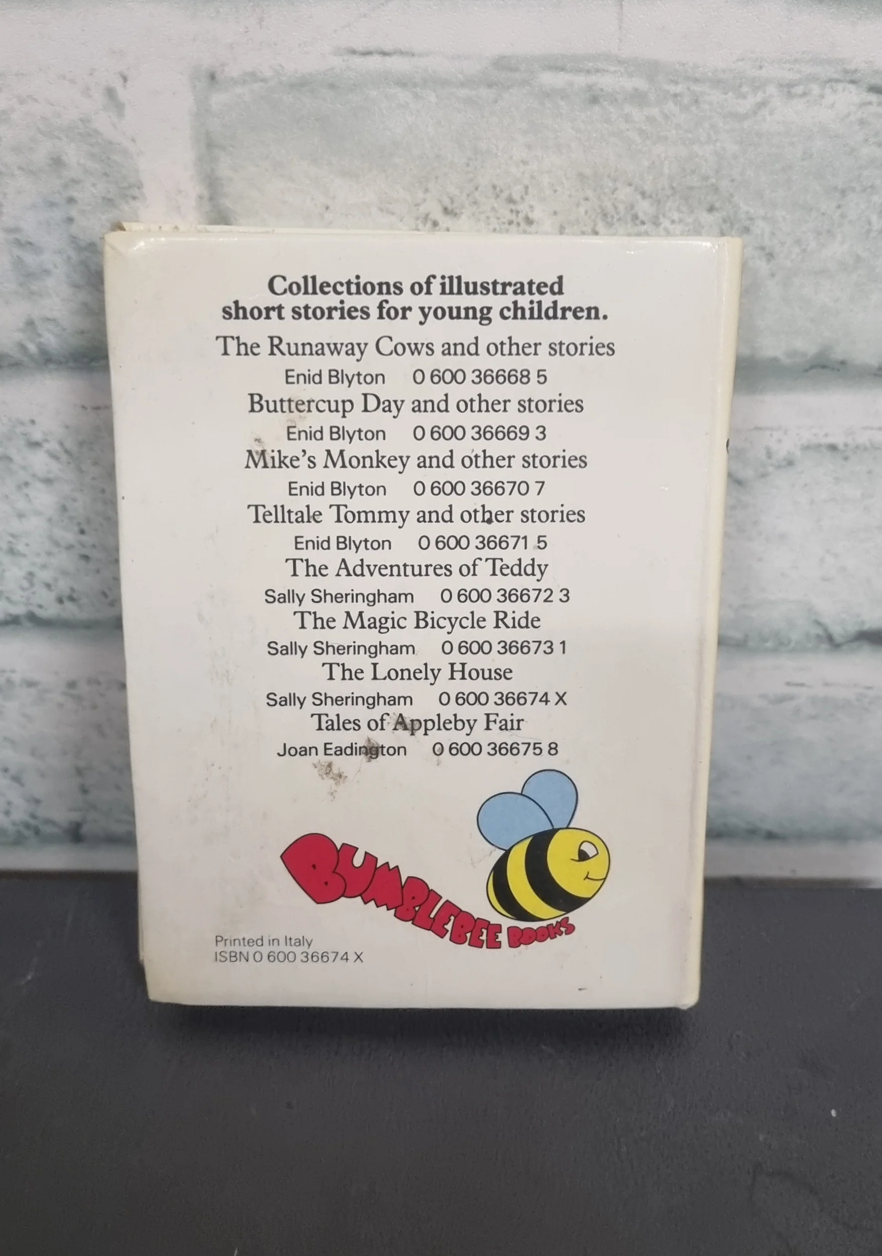 The Lonely House by Sally Sheringham Hardback - Image 2