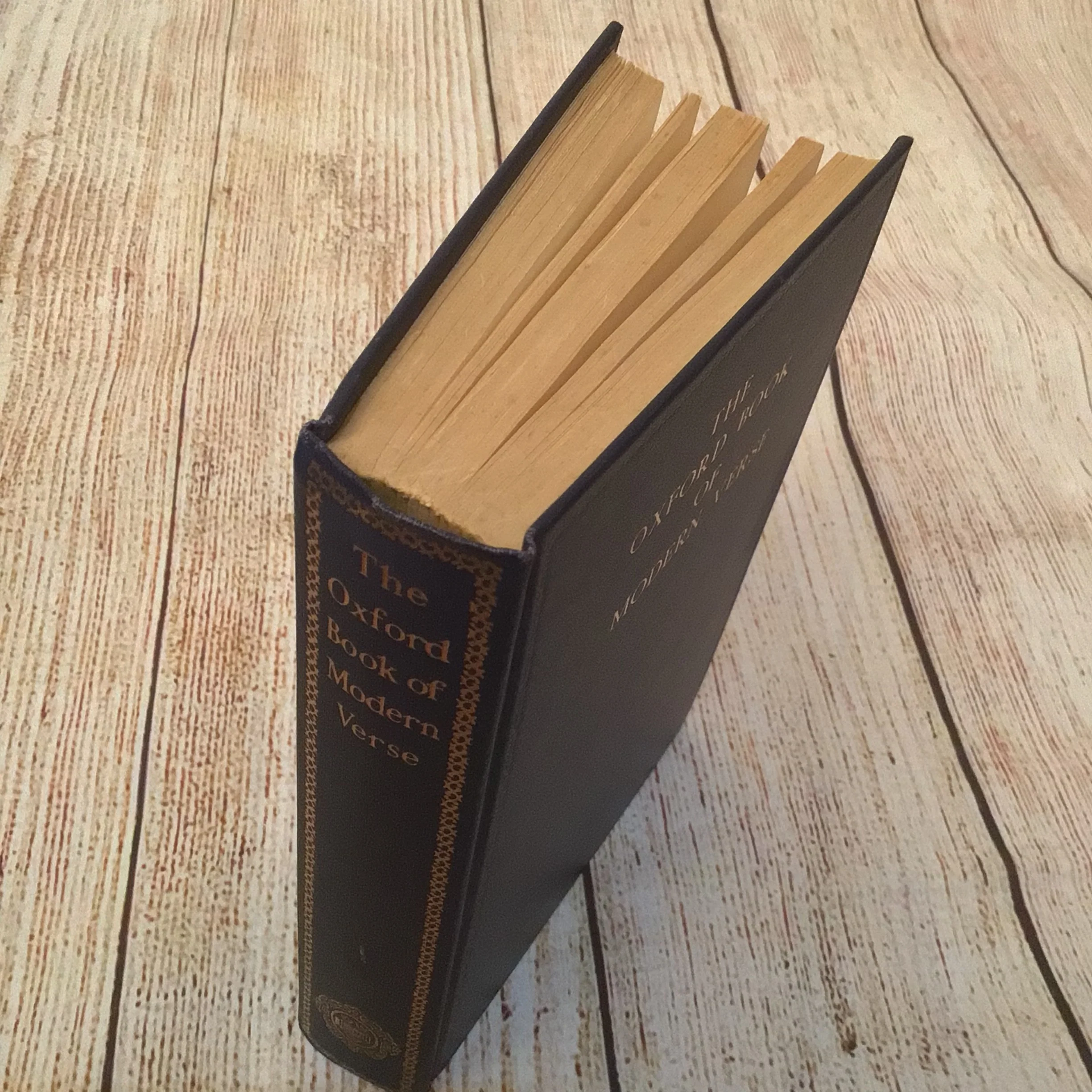 The Oxford Book of Modern Verse 1892-1935 by W.B Yeats (1960) - Image 6