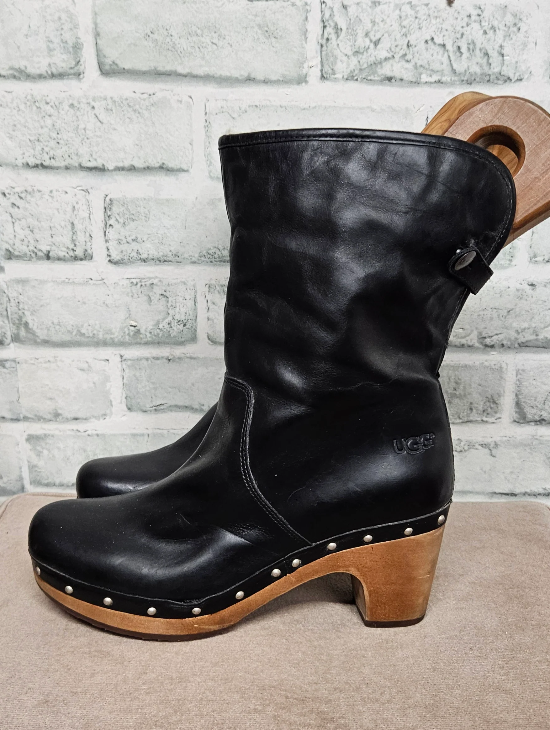 UGG Australia Black Leather Fold-Over Lynnea Clog Boots Size 5.5 - Image 4