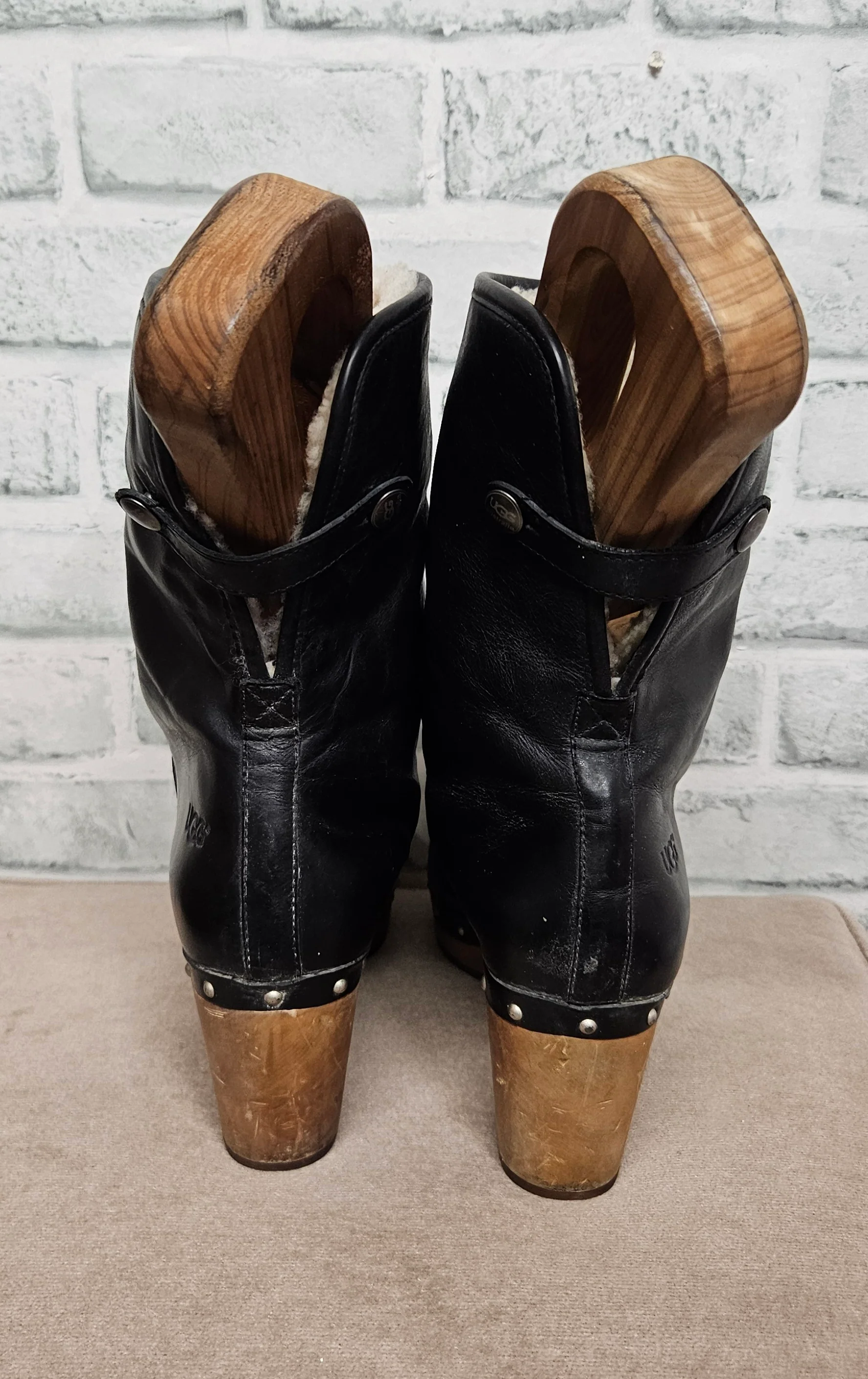 UGG Australia Black Leather Fold-Over Lynnea Clog Boots Size 5.5 - Image 5