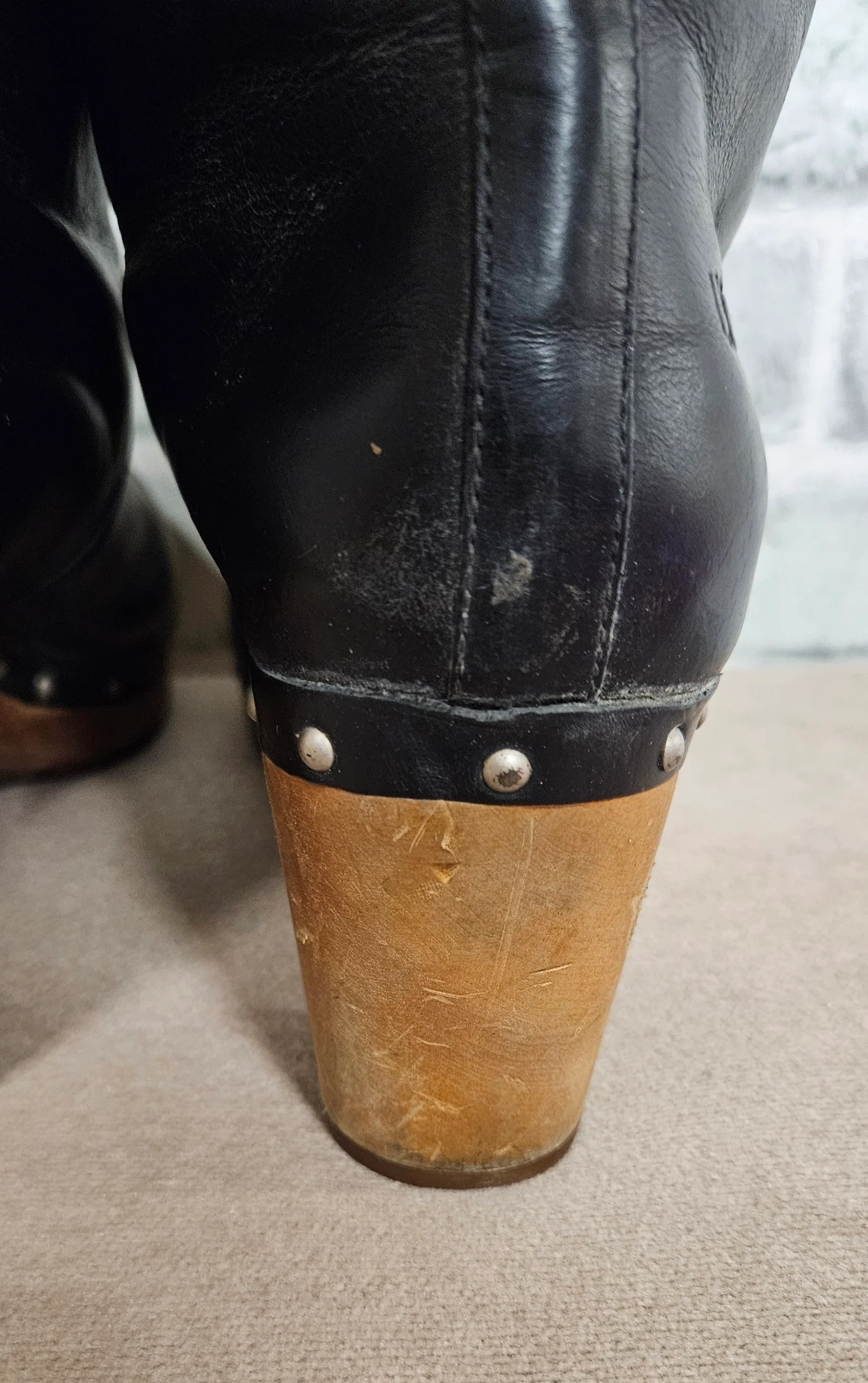 UGG Australia Black Leather Fold-Over Lynnea Clog Boots Size 5.5 - Image 6