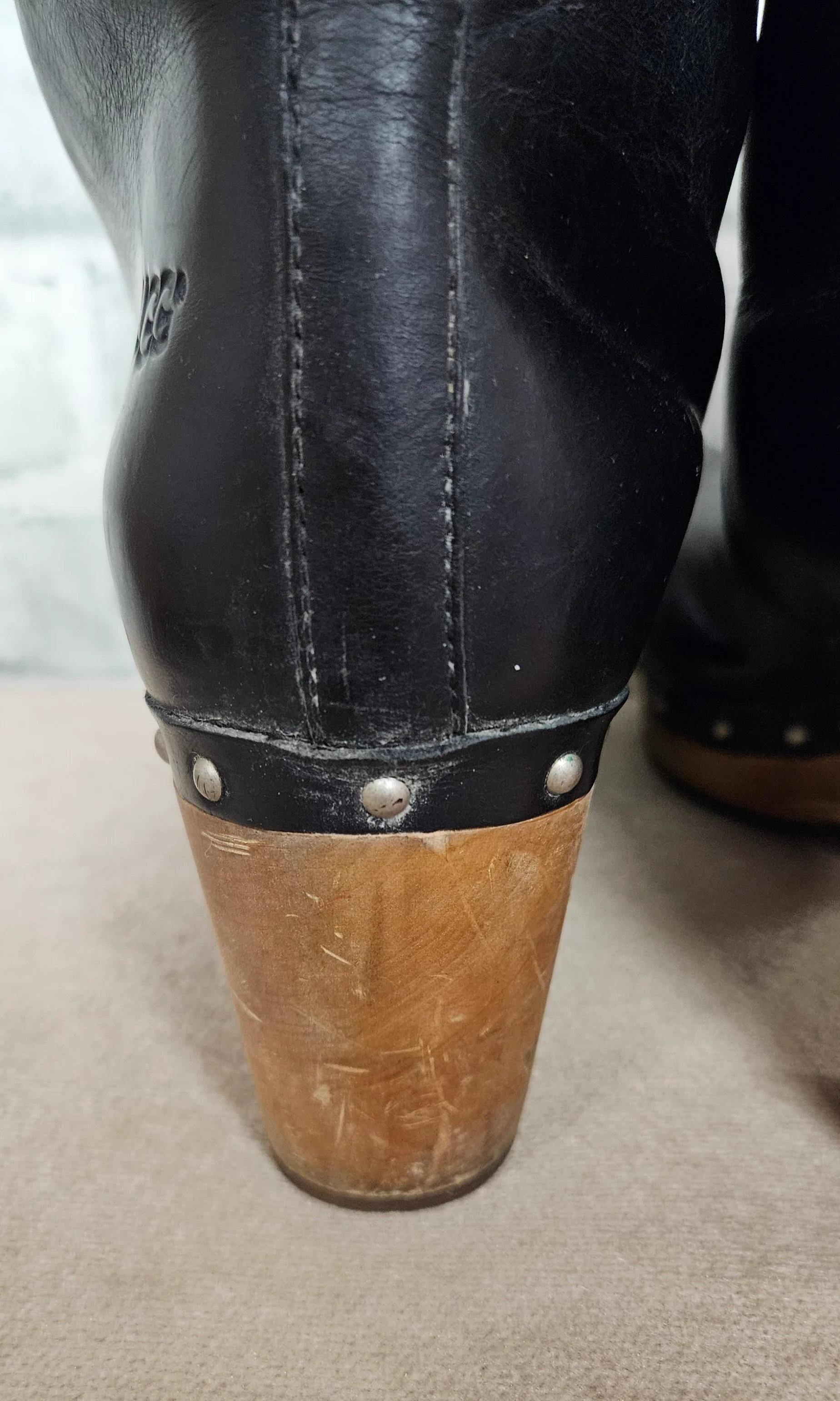 UGG Australia Black Leather Fold-Over Lynnea Clog Boots Size 5.5 - Image 7