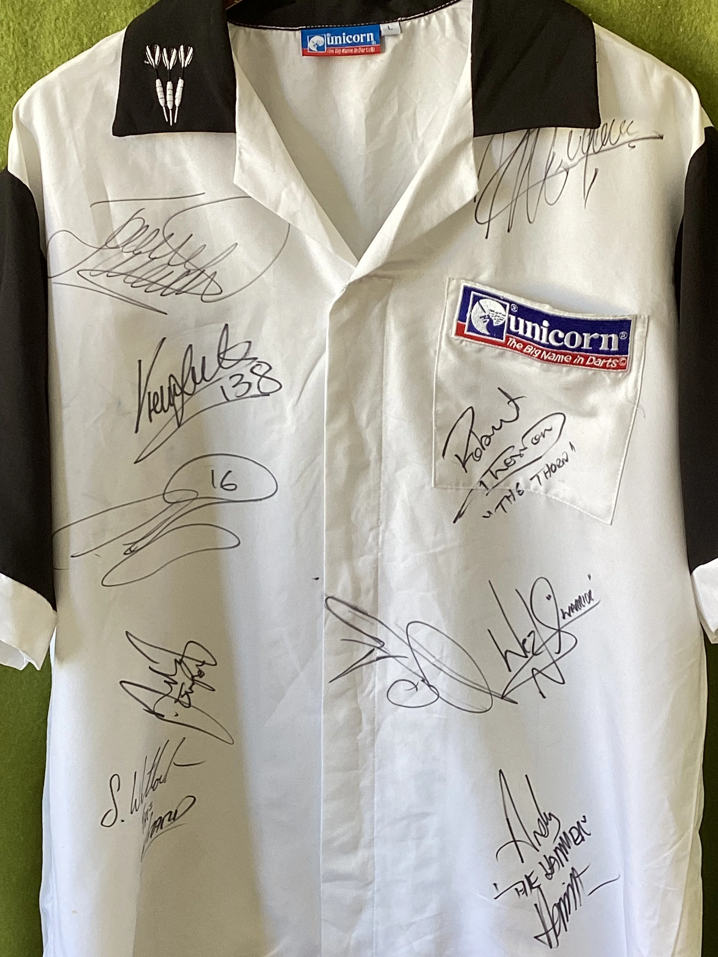 Unicorn Signed Darts Shirt Size L - Image 2
