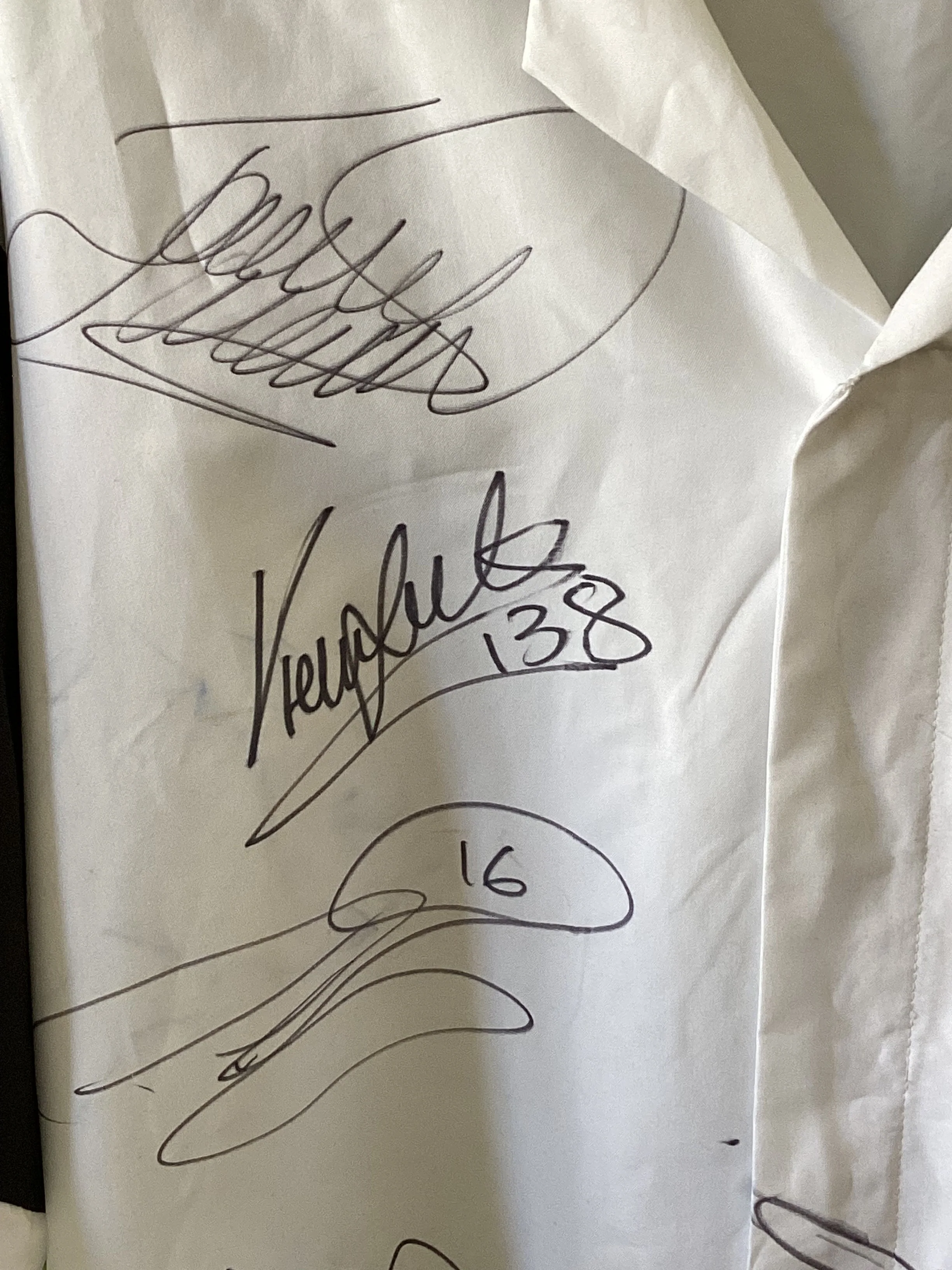 Unicorn Signed Darts Shirt Size L - Image 3
