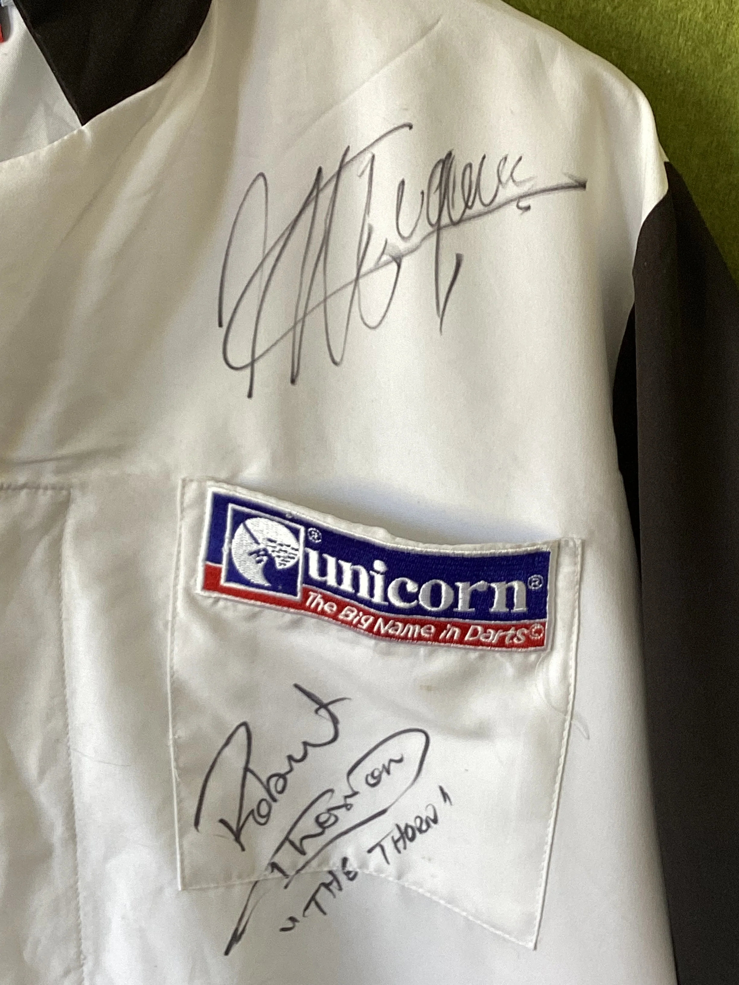 Unicorn Signed Darts Shirt Size L - Image 4