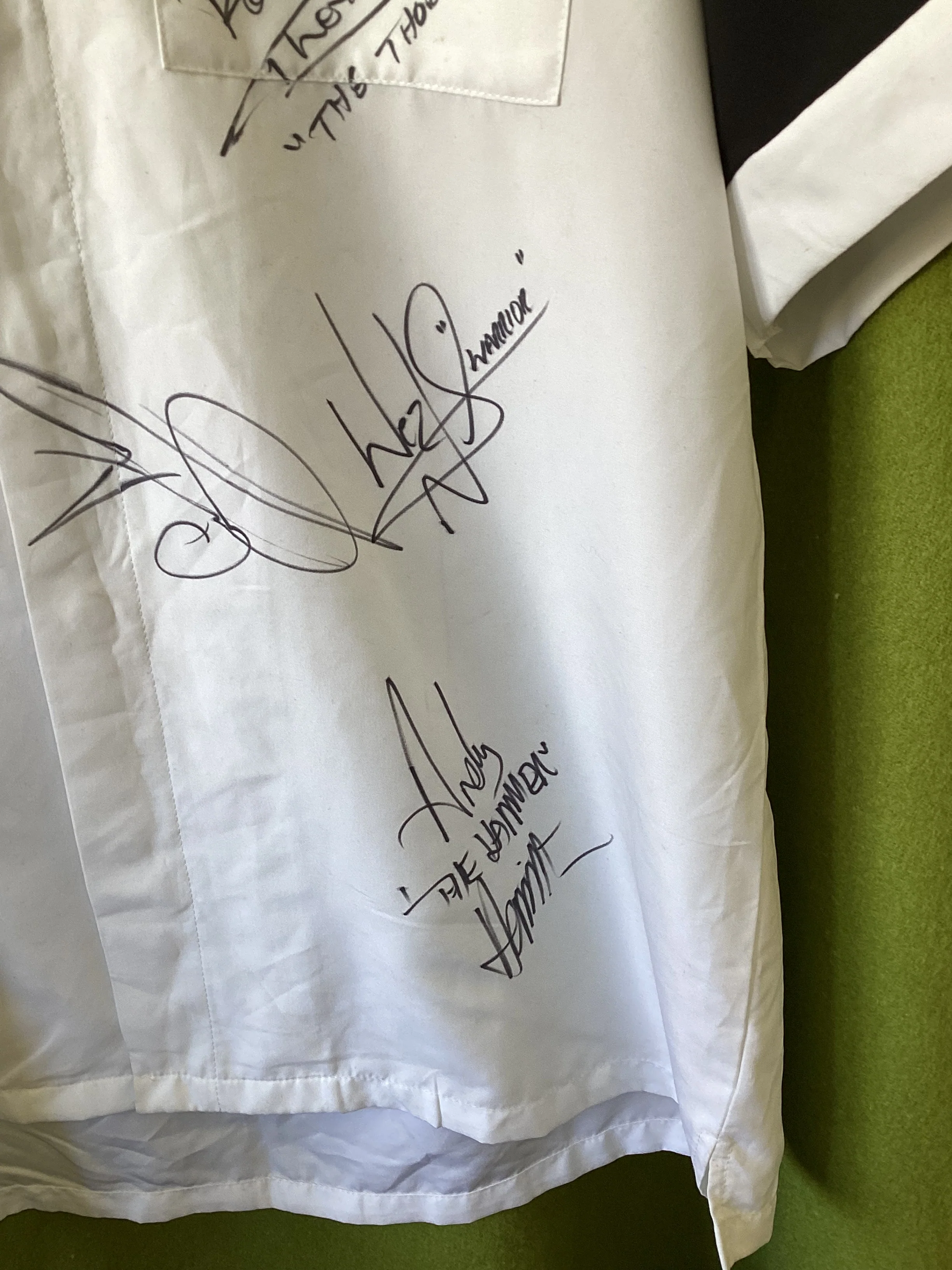 Unicorn Signed Darts Shirt Size L - Image 5