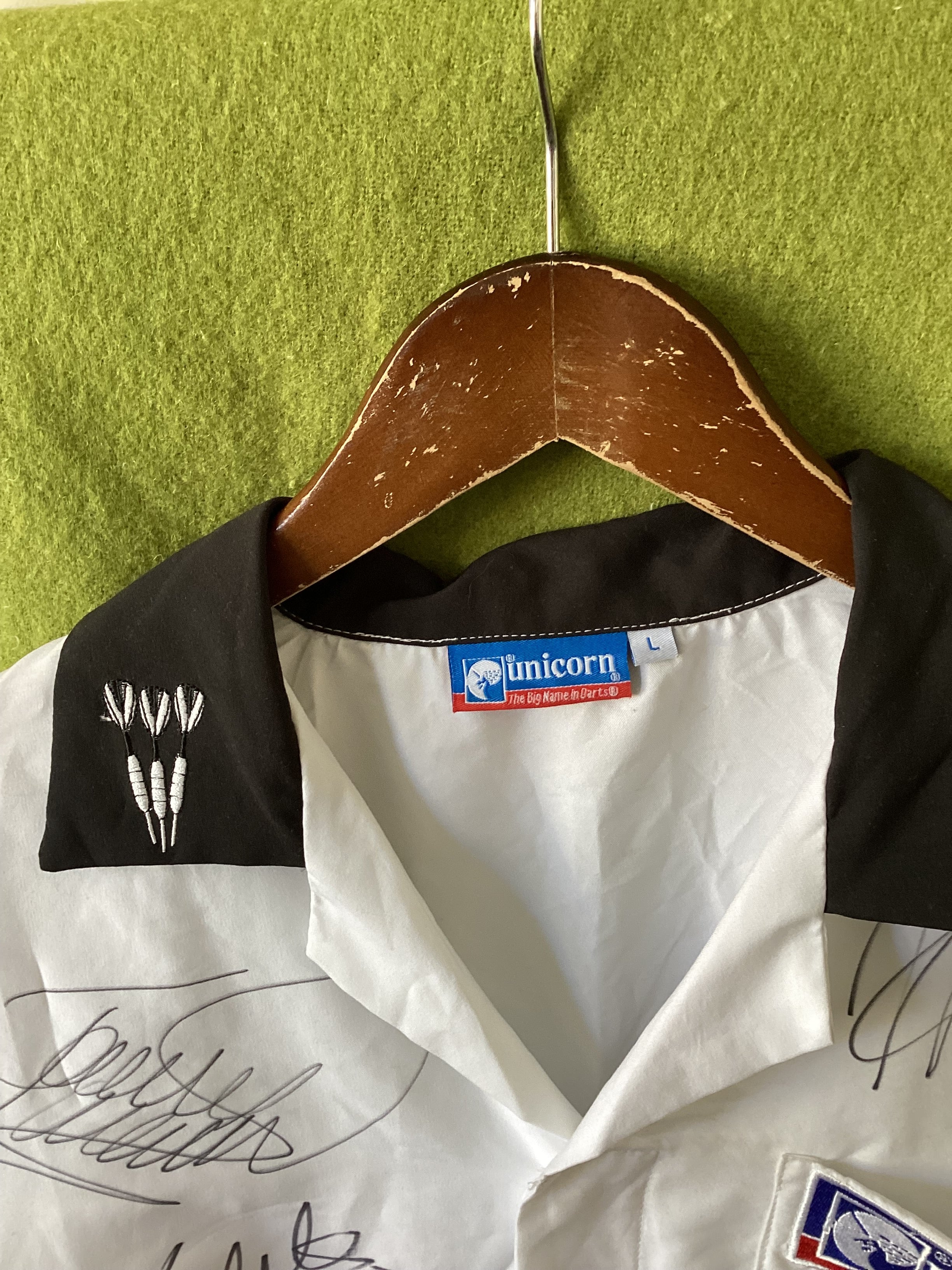 Unicorn Signed Darts Shirt Size L - Image 7